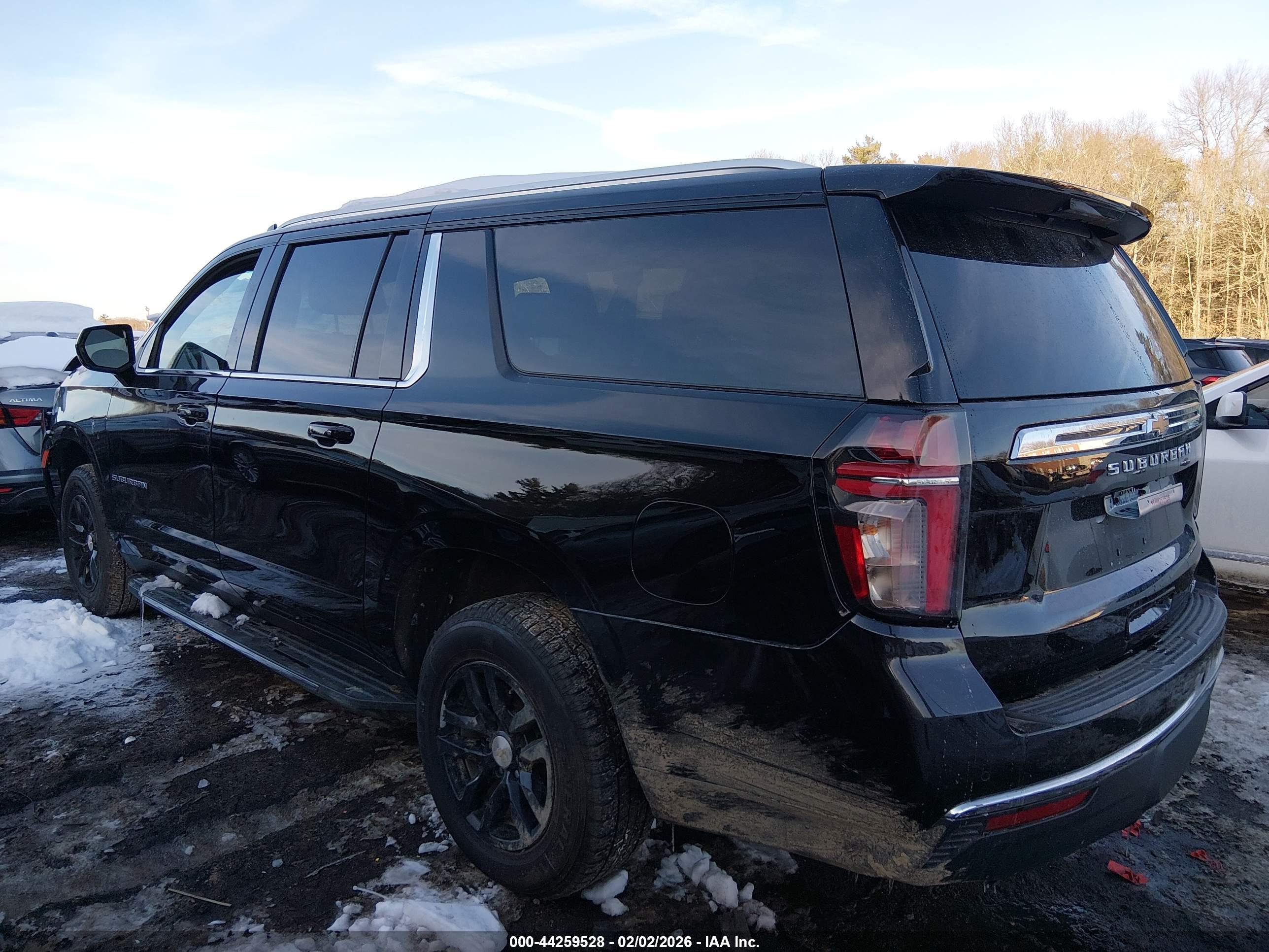 CHEVROLET SUBURBAN image 3