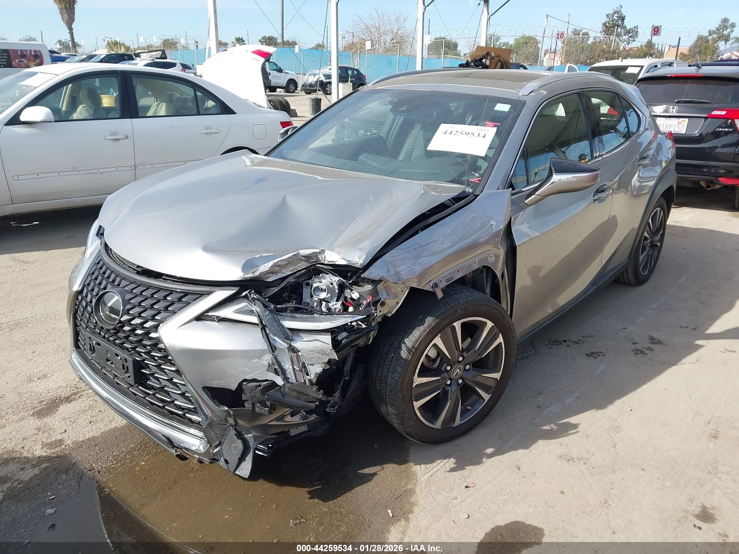 LEXUS UX image 2