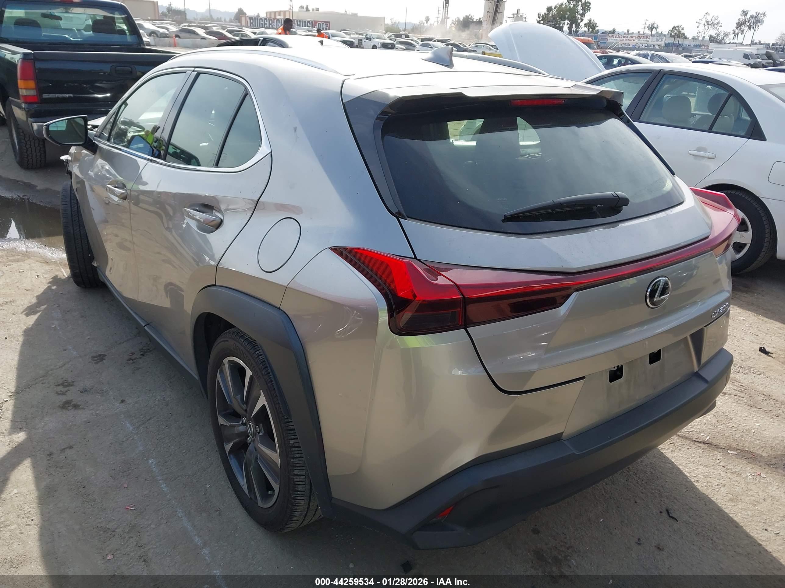 LEXUS UX image 3