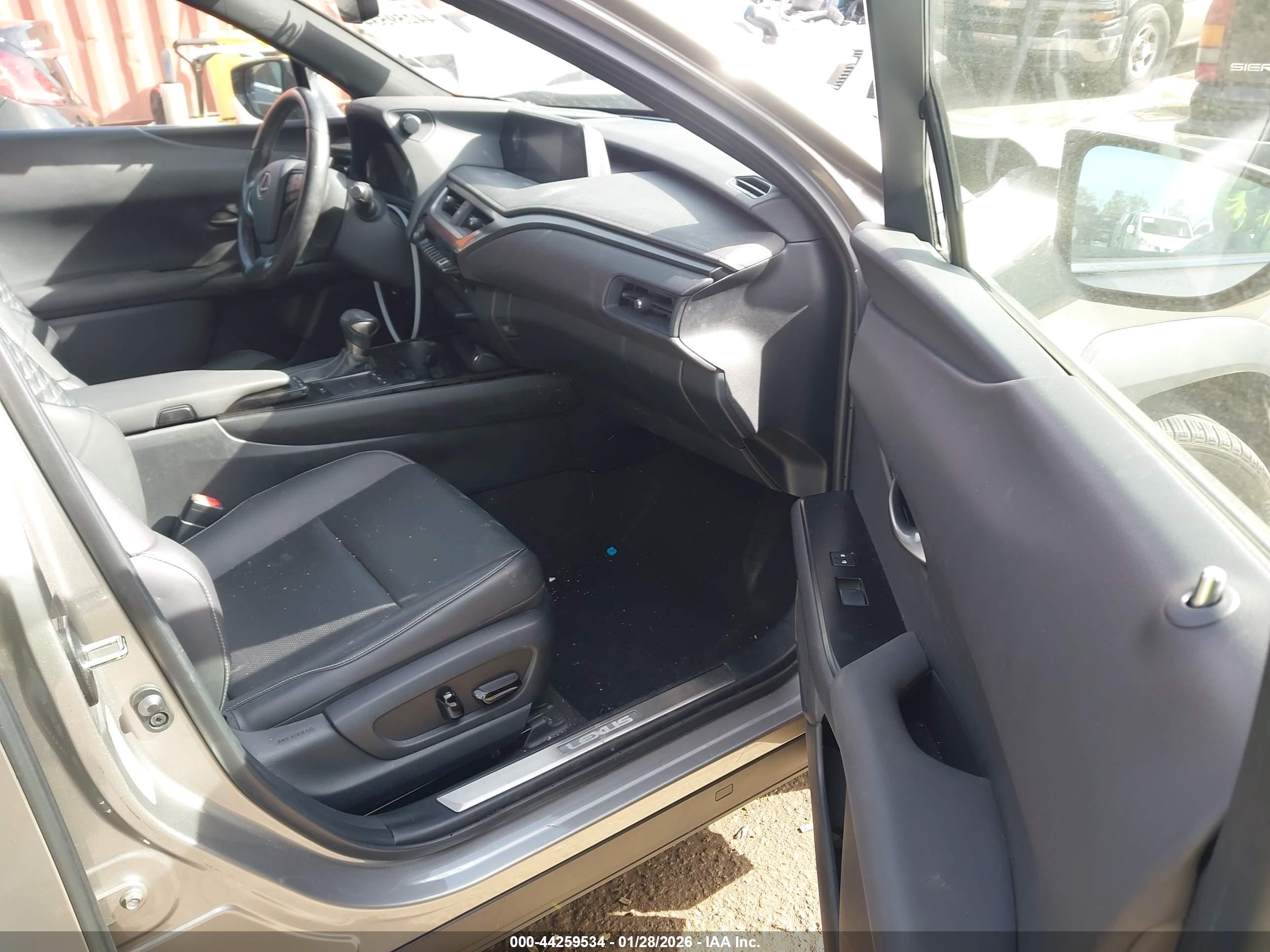 LEXUS UX image 5