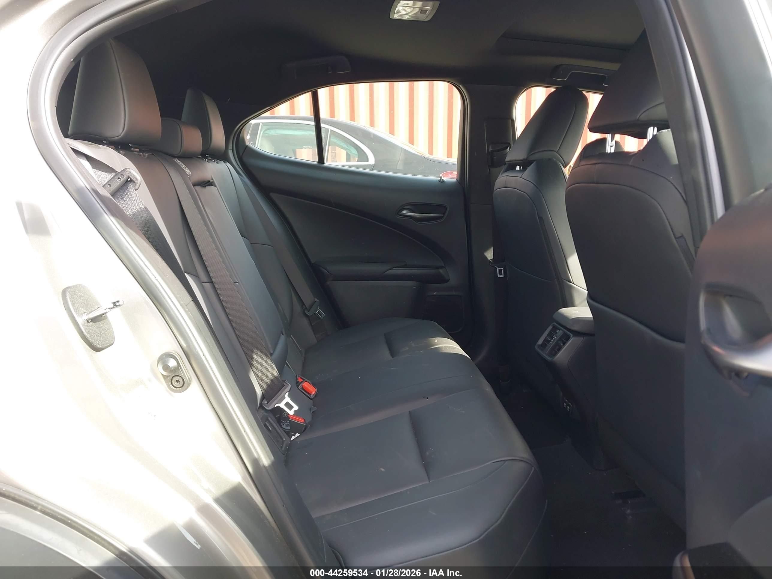 LEXUS UX image 8
