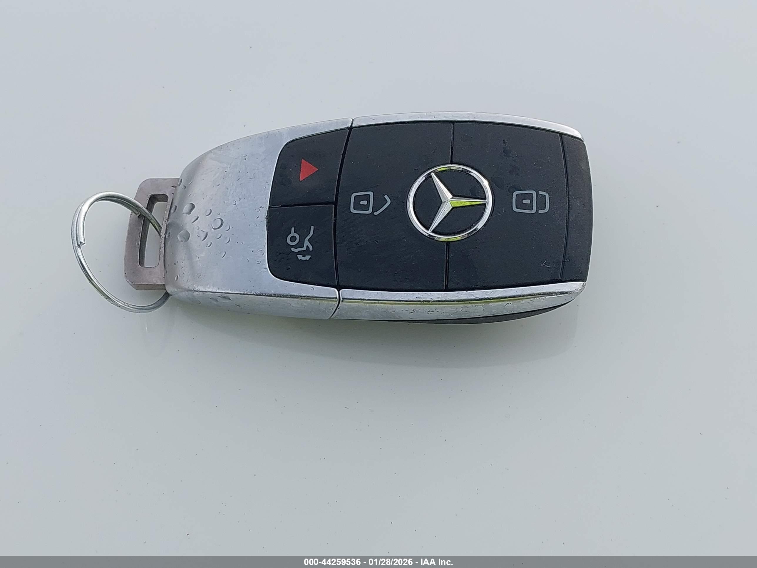 MERCEDES-BENZ GLB image 11