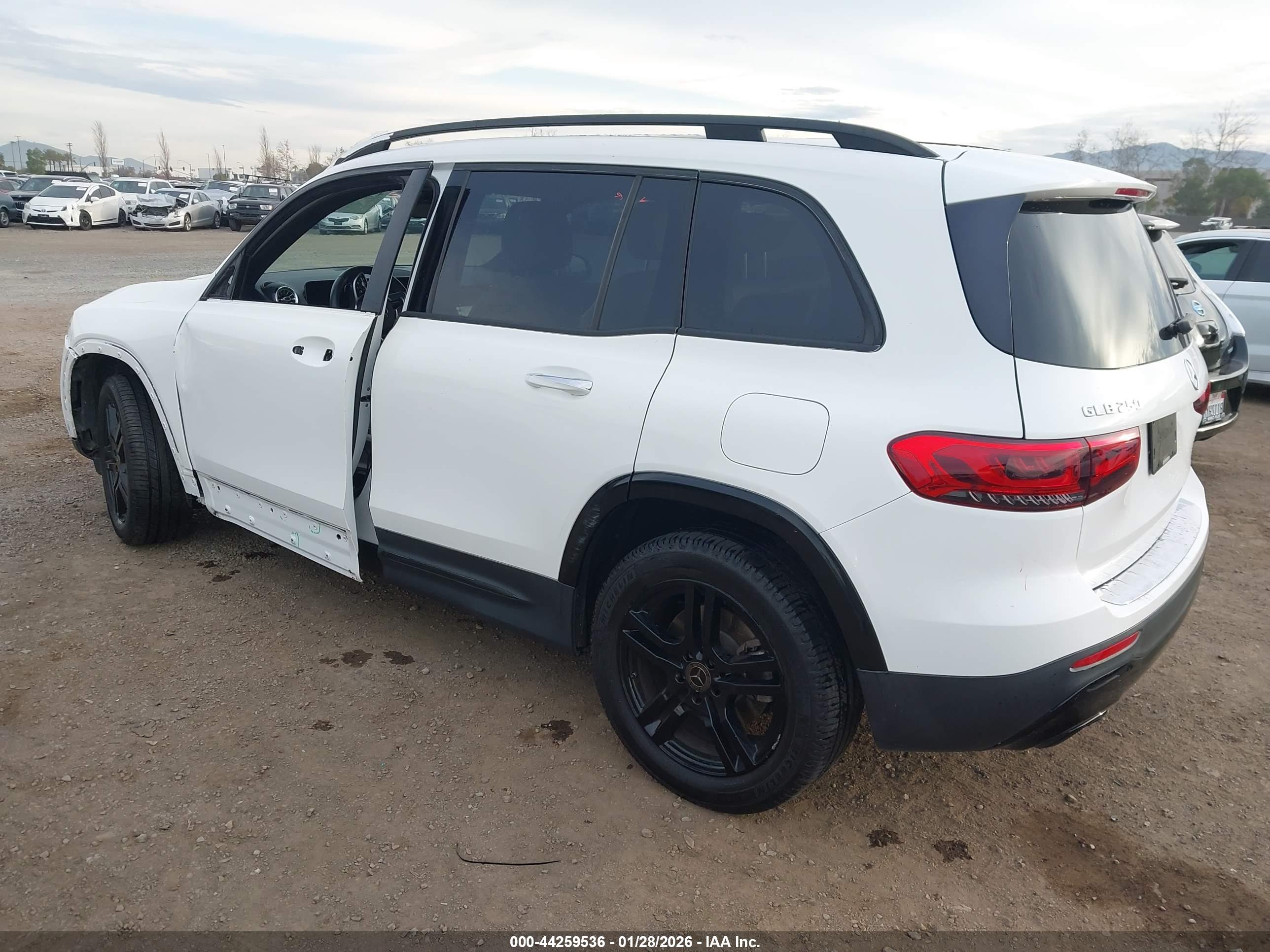 MERCEDES-BENZ GLB image 3