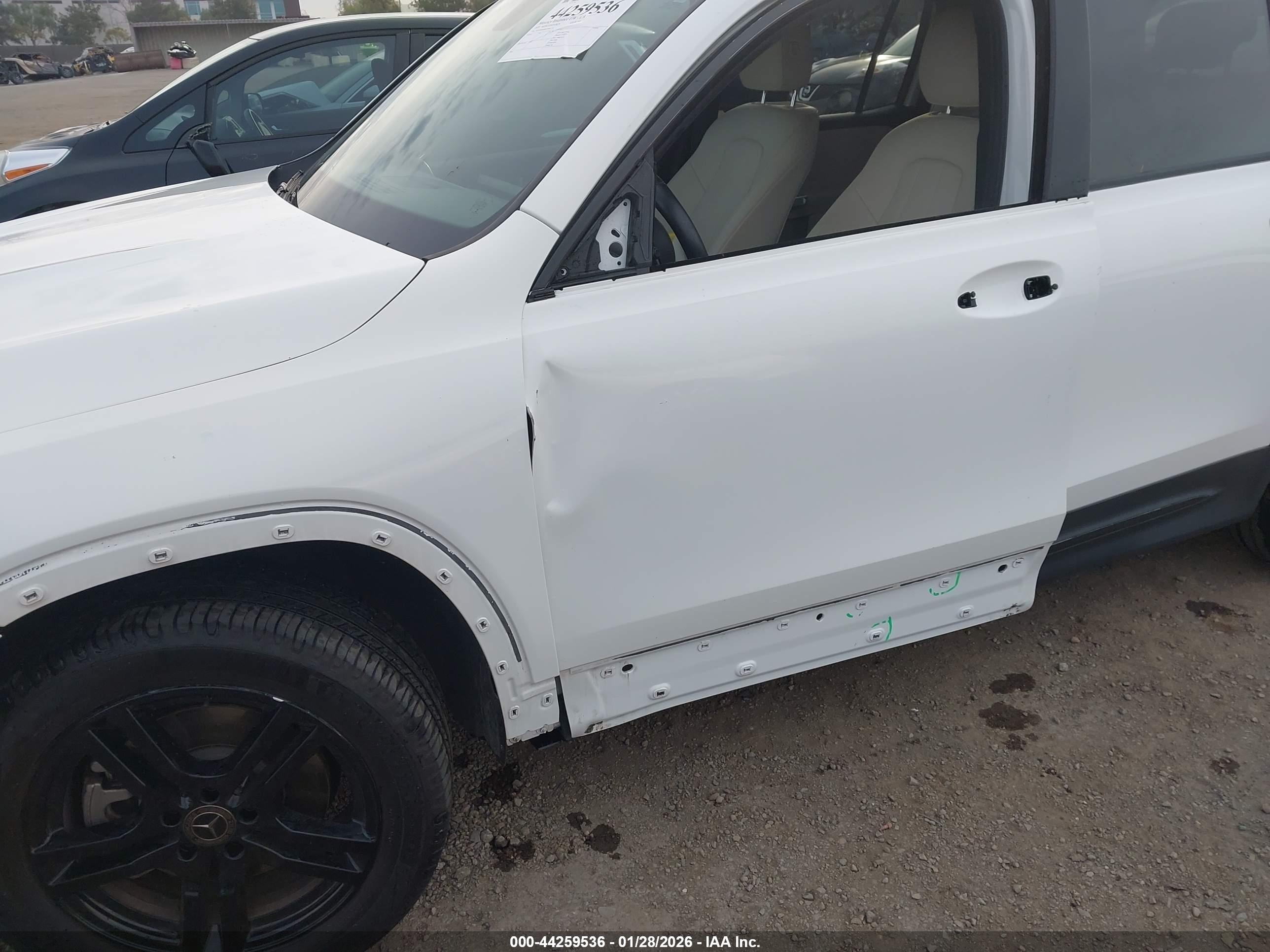 MERCEDES-BENZ GLB image 6