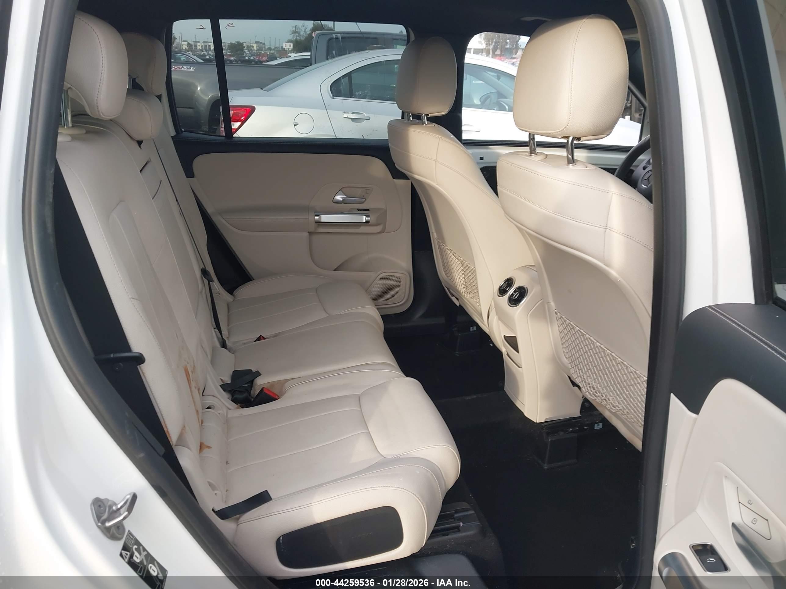 MERCEDES-BENZ GLB image 8