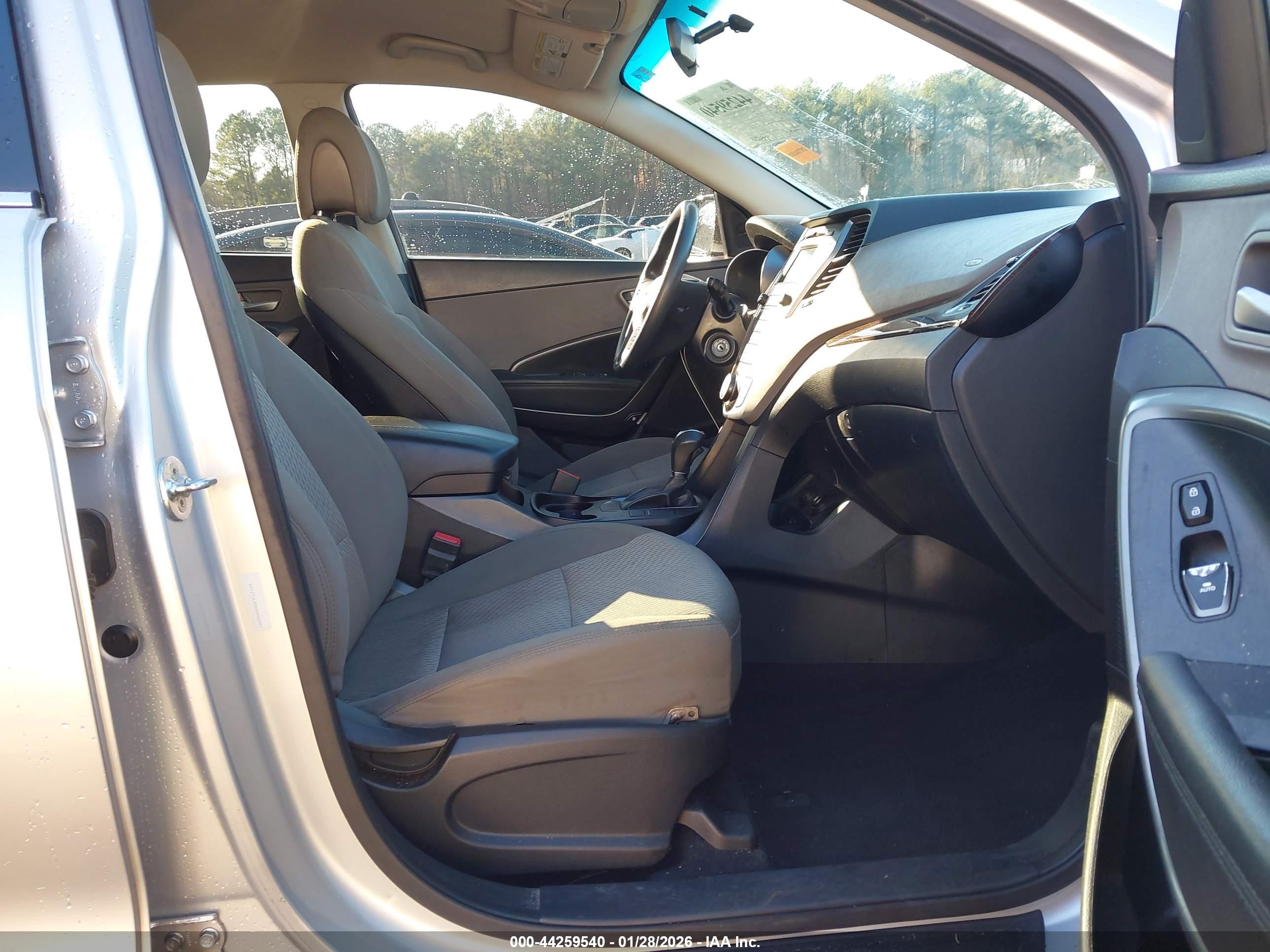 HYUNDAI SANTA image 5