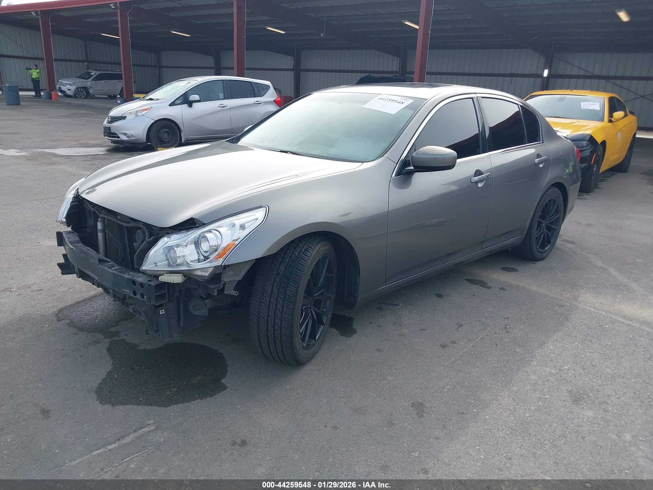 INFINITI G37 image 2
