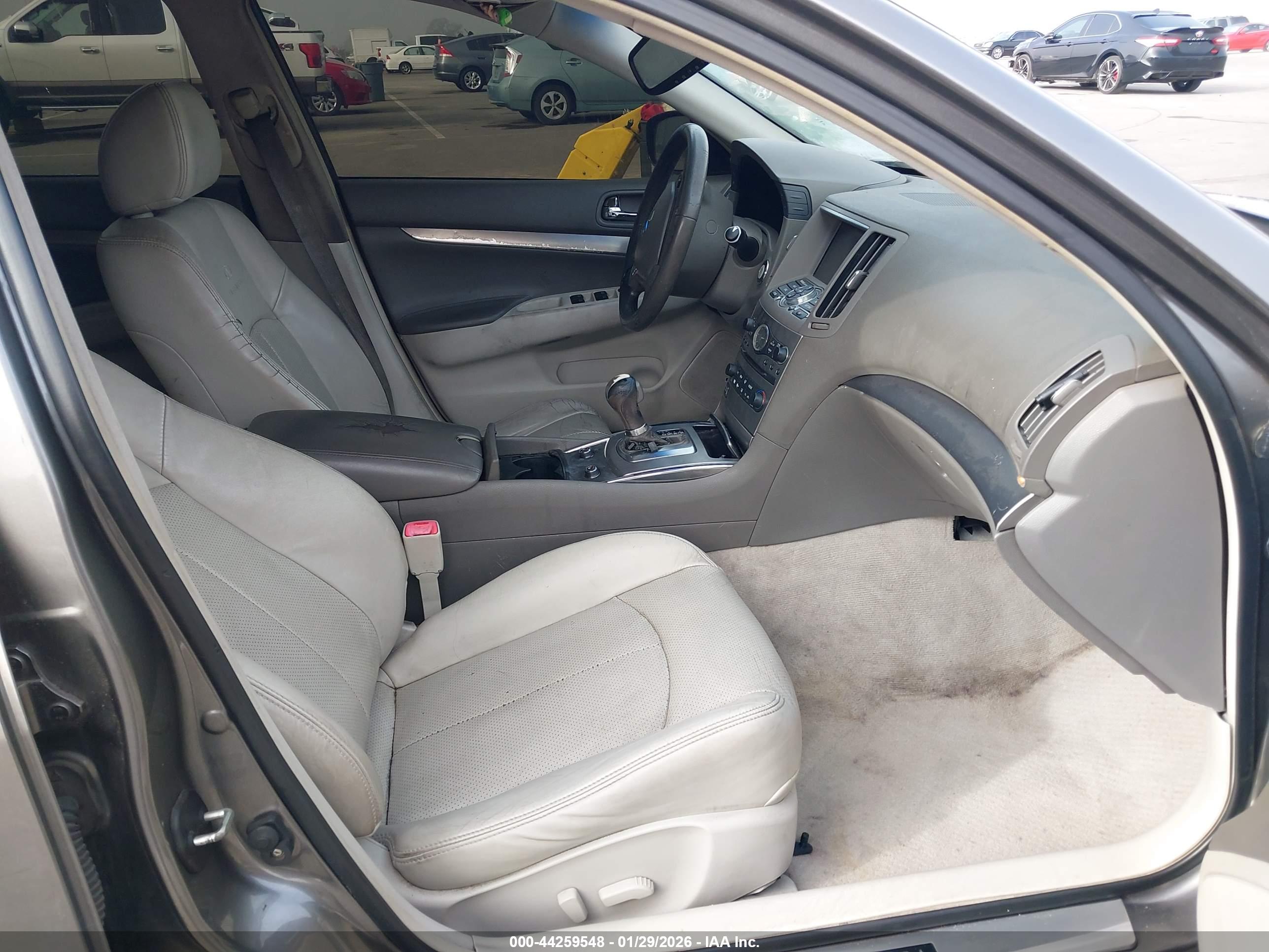 INFINITI G37 image 5