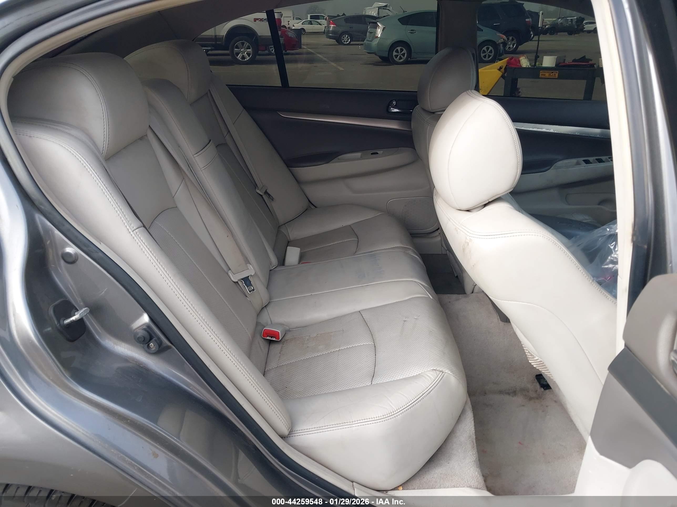 INFINITI G37 image 8