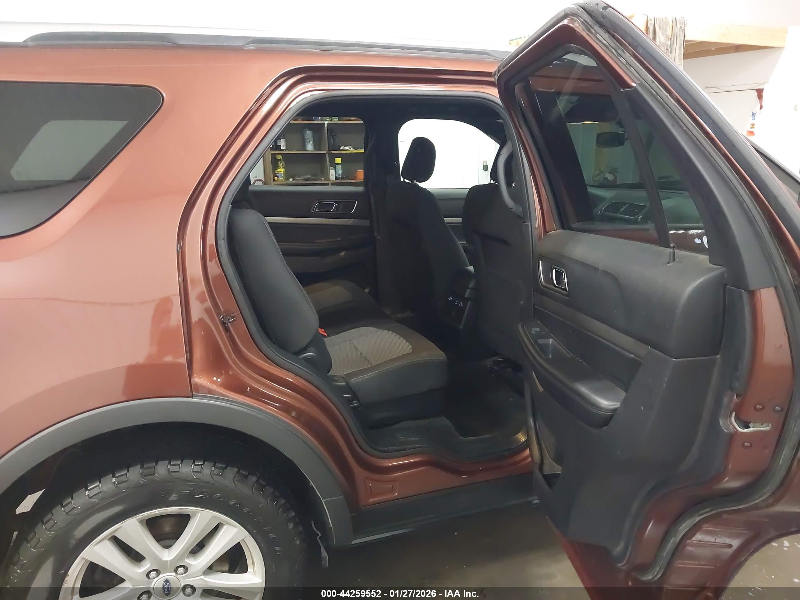 FORD EXPLORER image 8