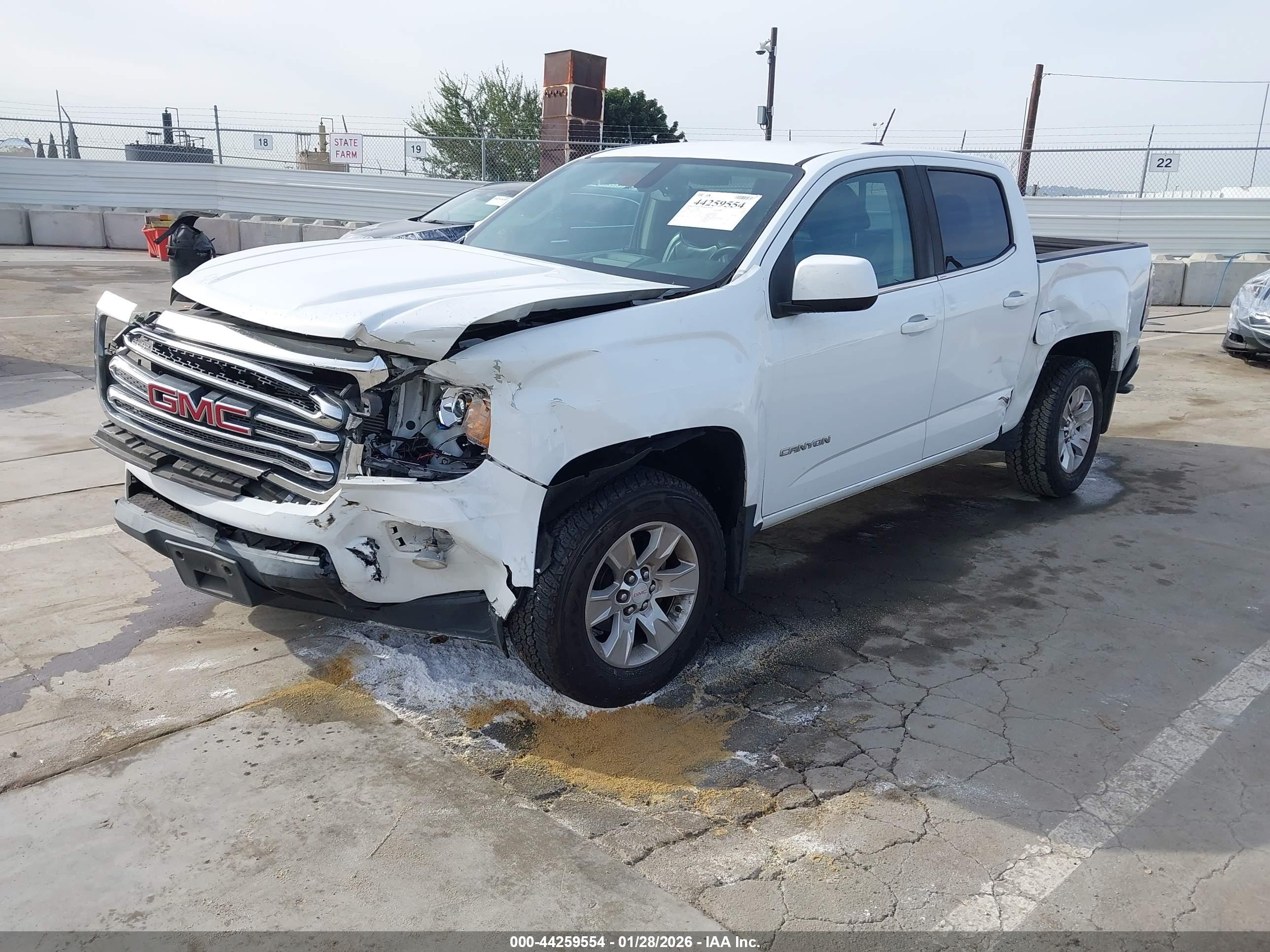 GMC CANYON image 2