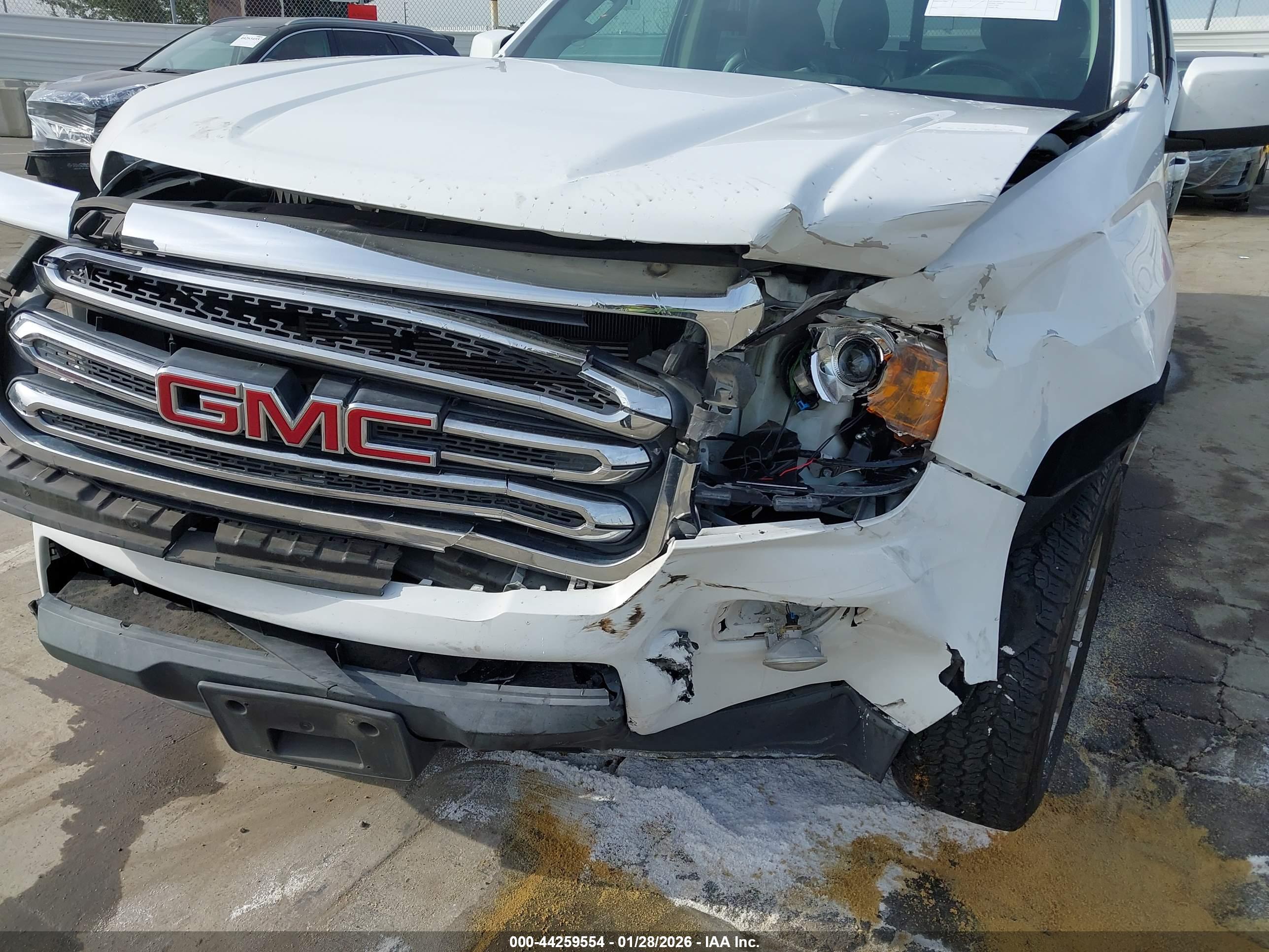 GMC CANYON image 6