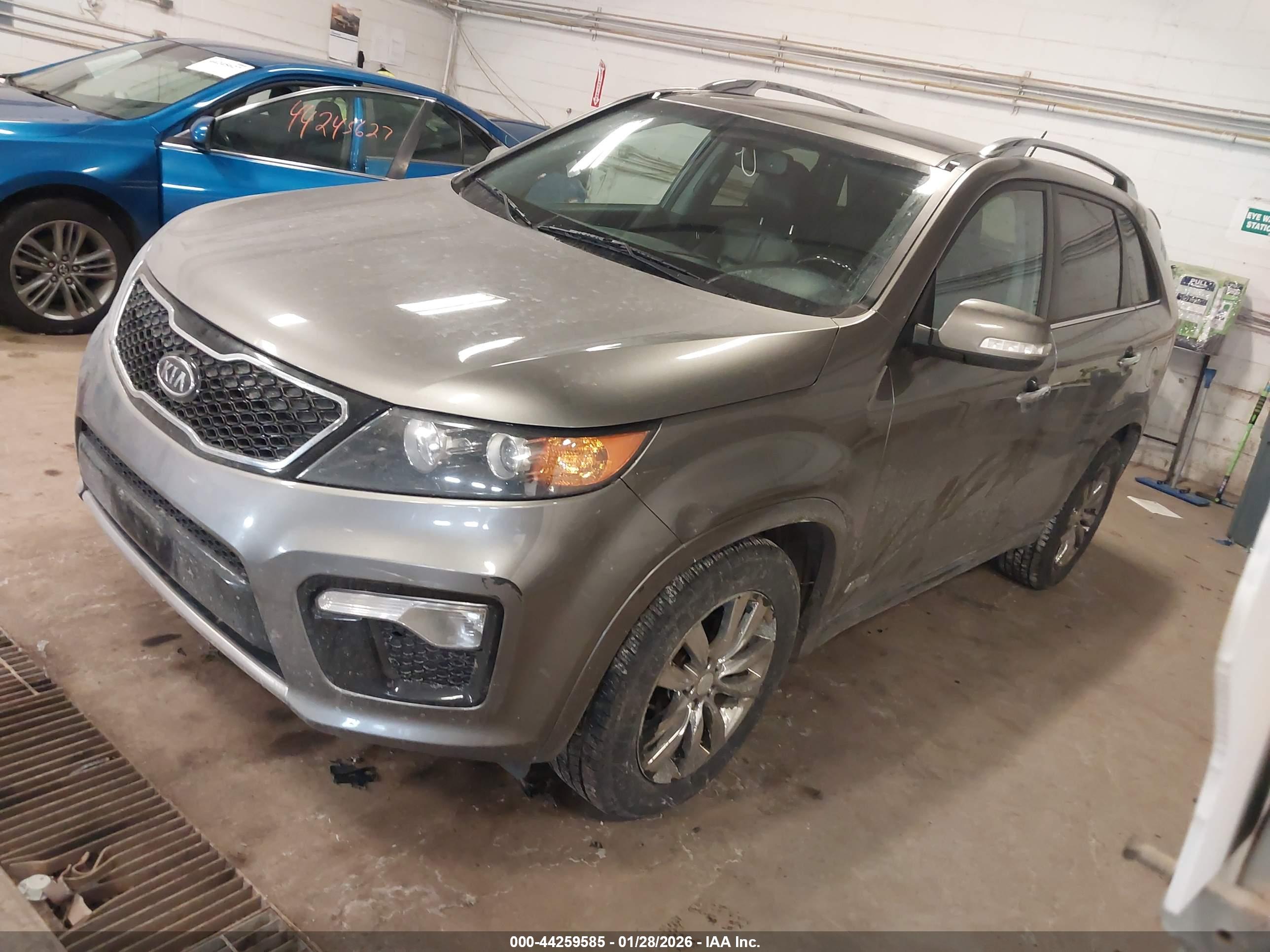 KIA SORENTO image 2
