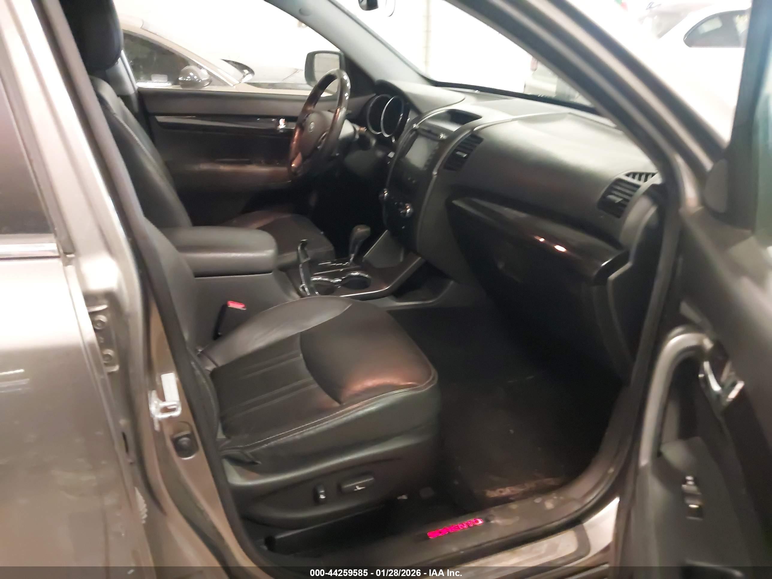 KIA SORENTO image 5