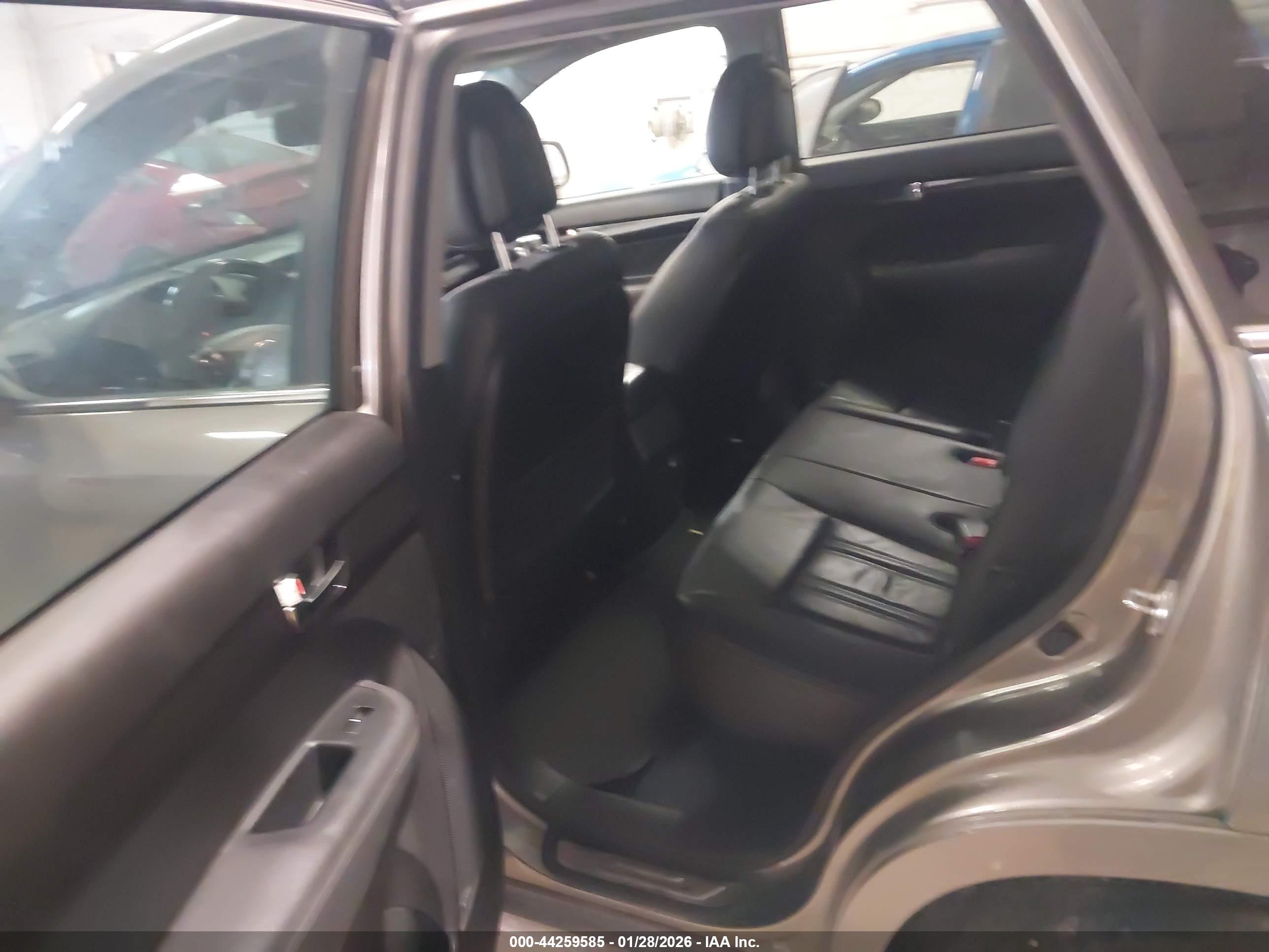 KIA SORENTO image 8