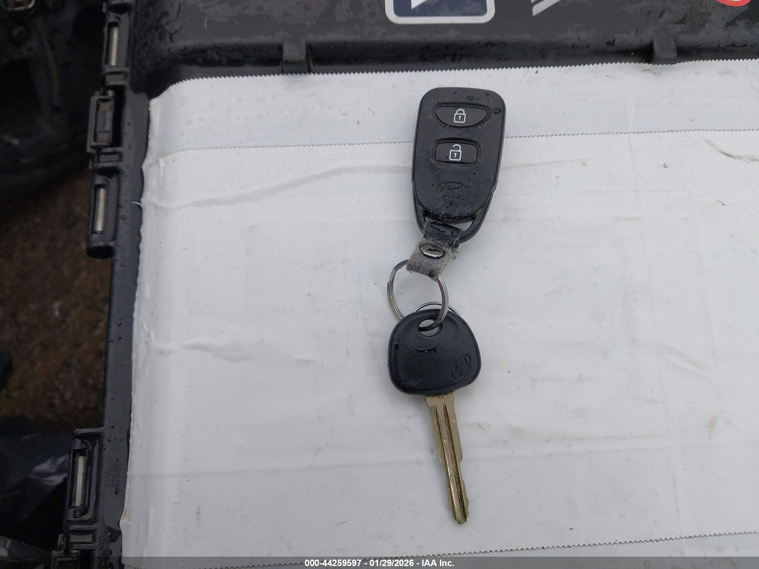 HYUNDAI TUCSON image 11