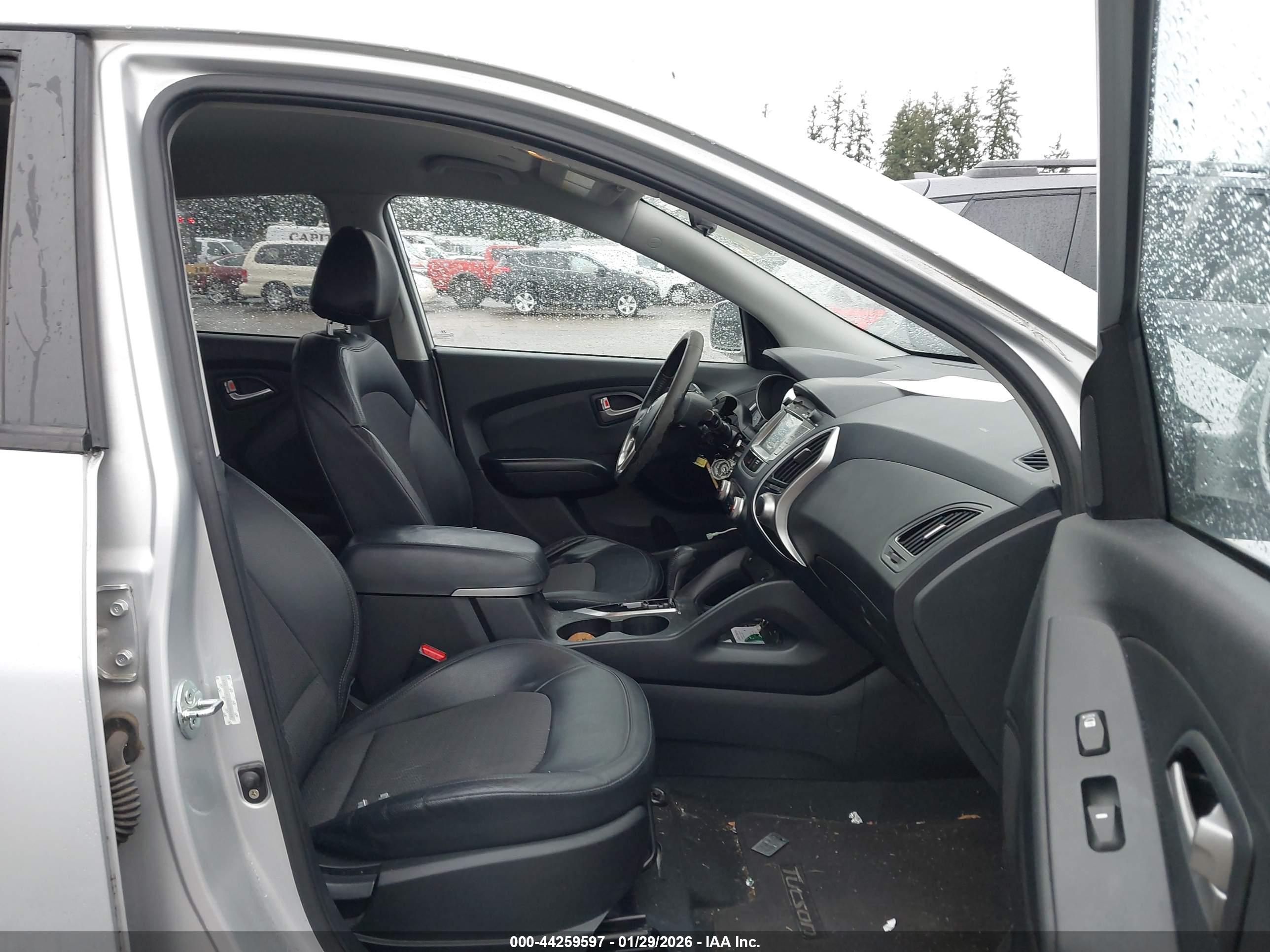 HYUNDAI TUCSON image 5