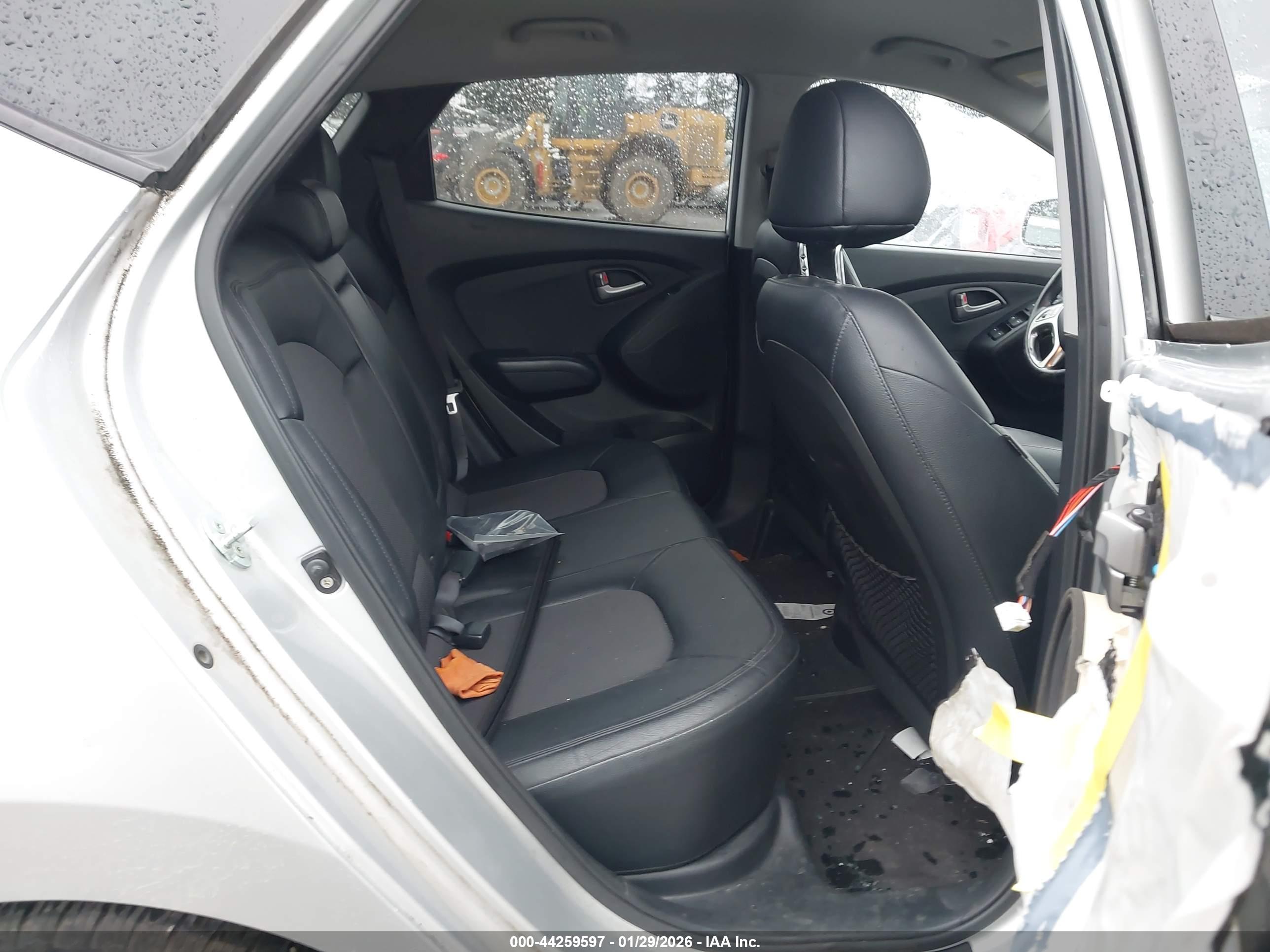 HYUNDAI TUCSON image 8