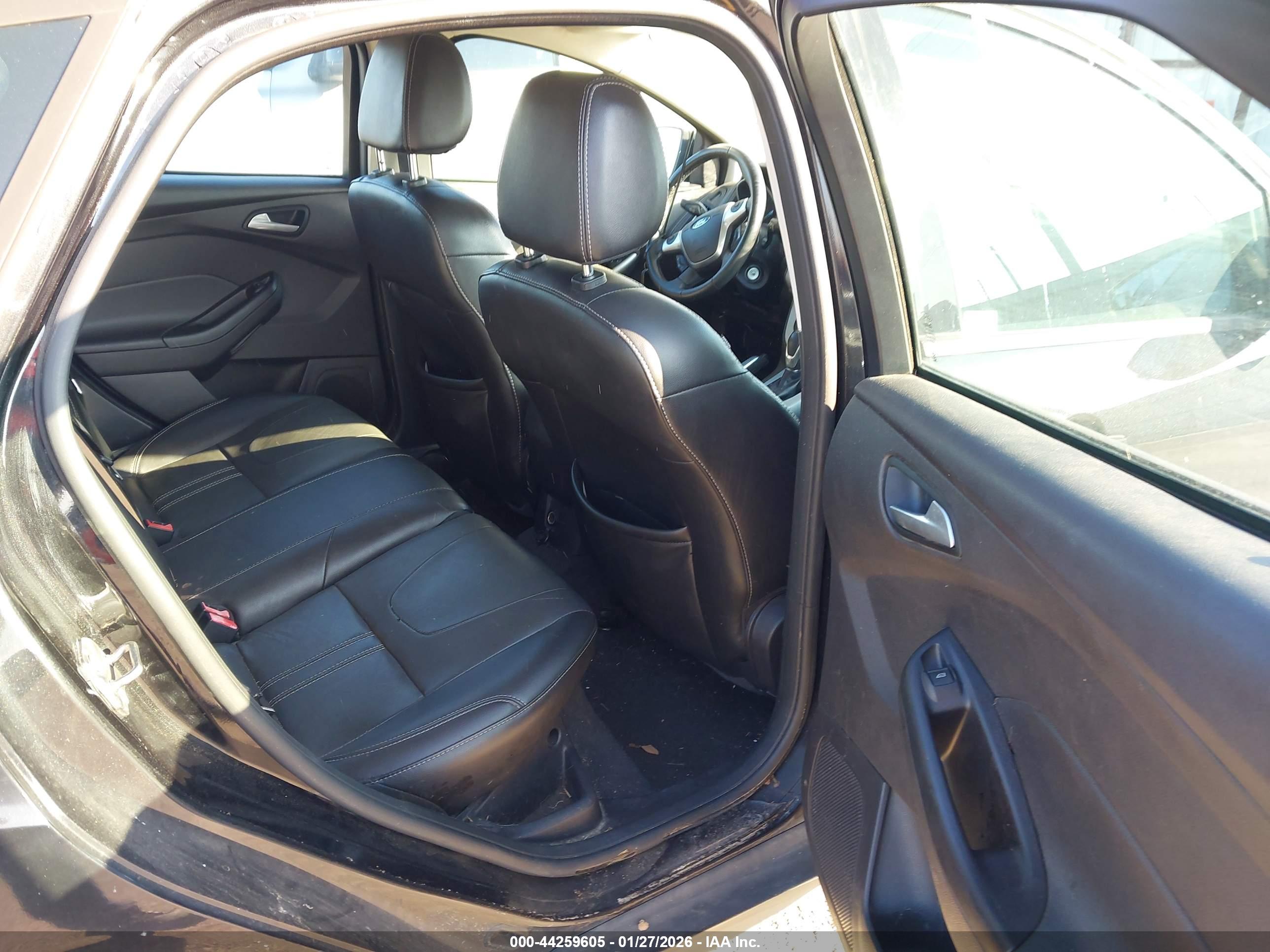 FORD FOCUS image 8