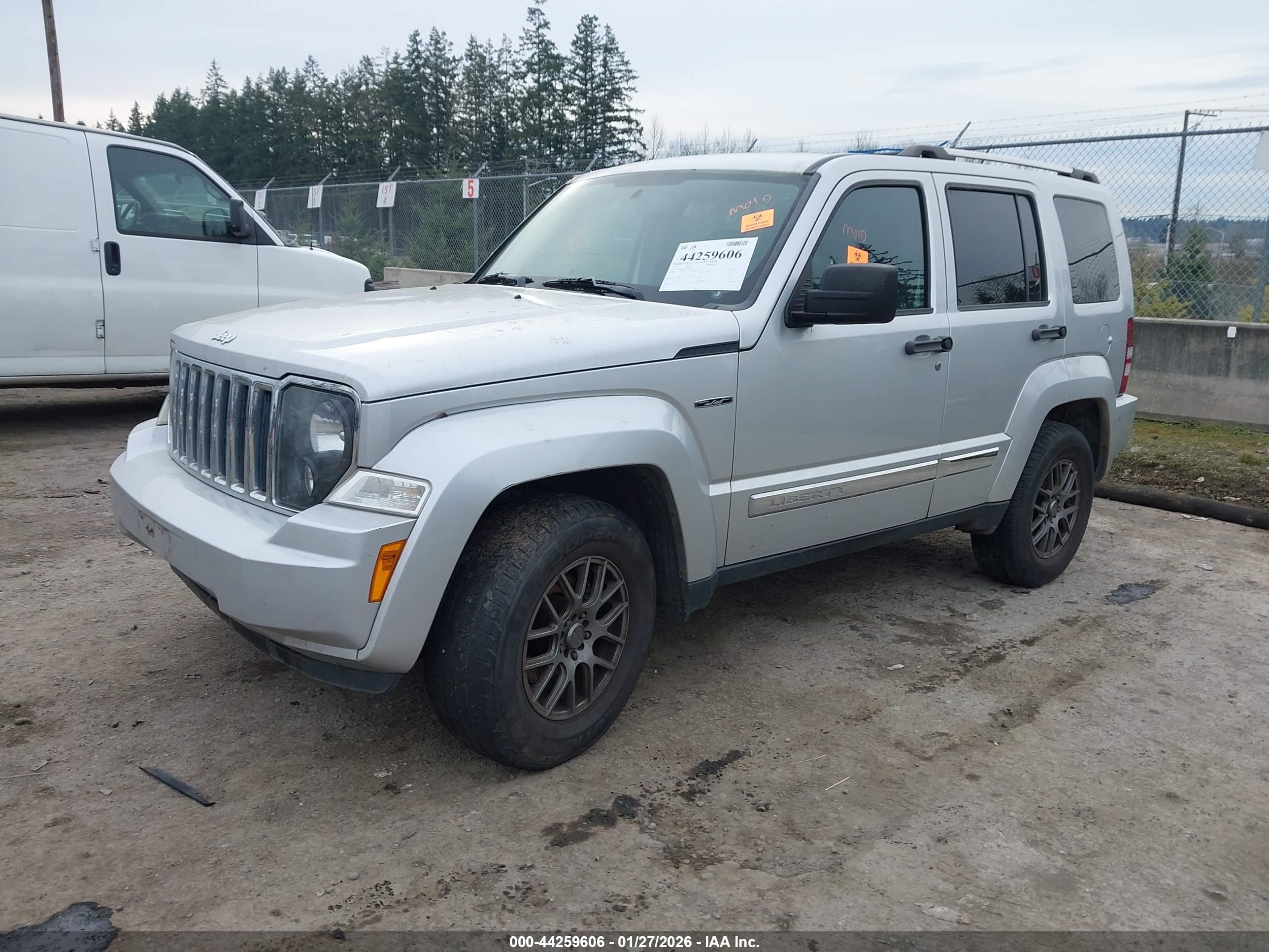 JEEP LIBERTY image 2