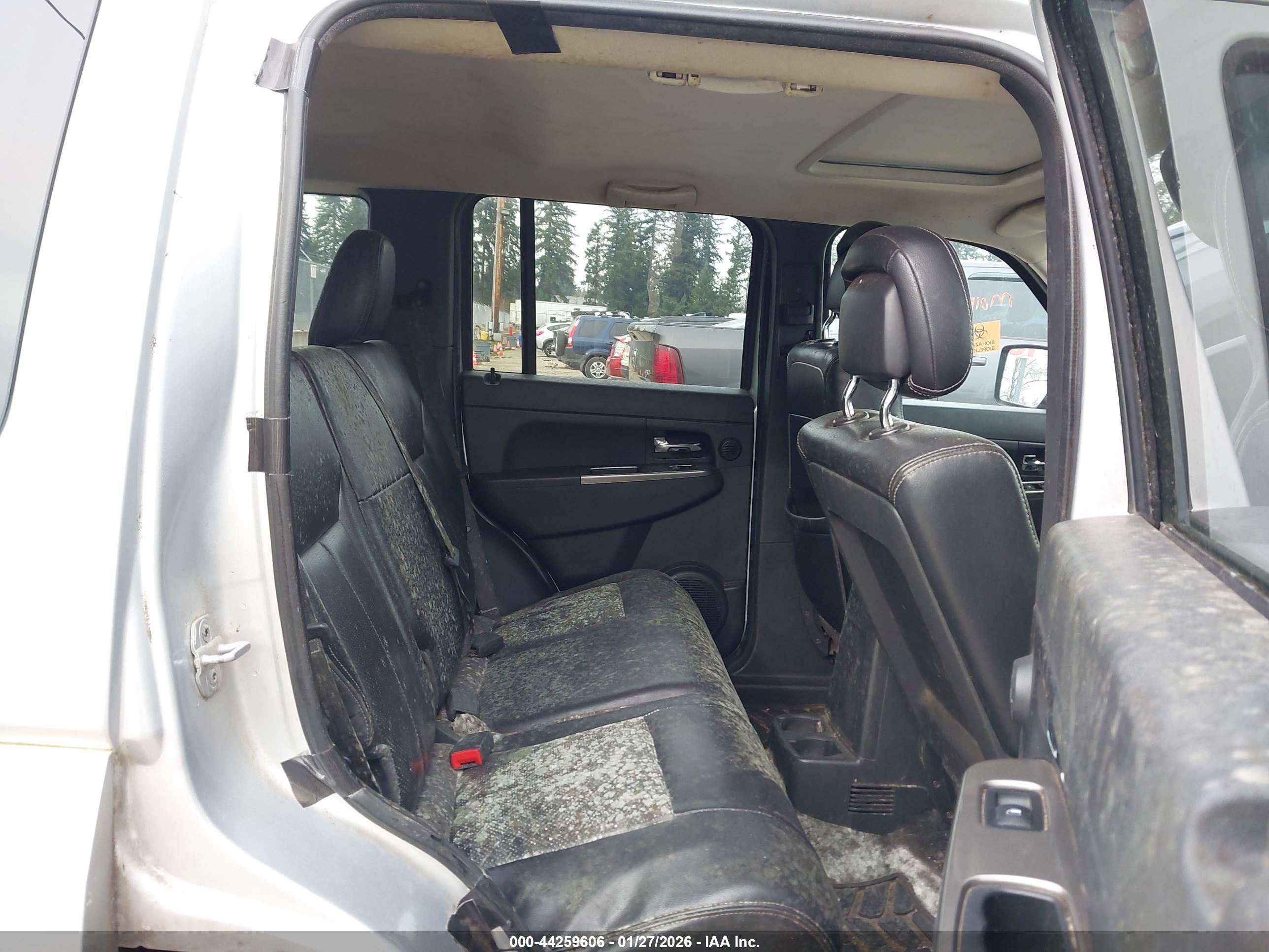 JEEP LIBERTY image 8