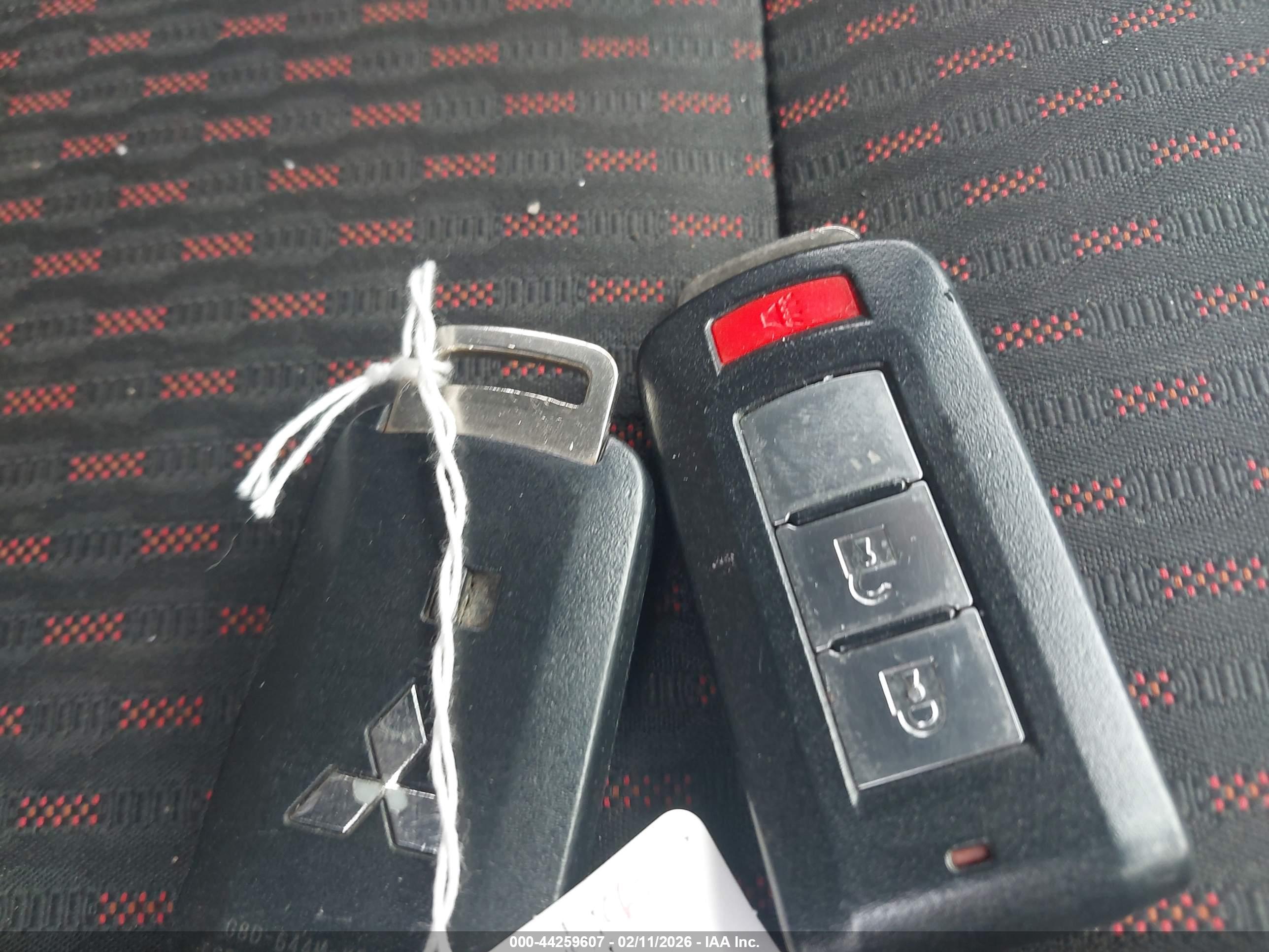MITSUBISHI OUTLANDER image 11