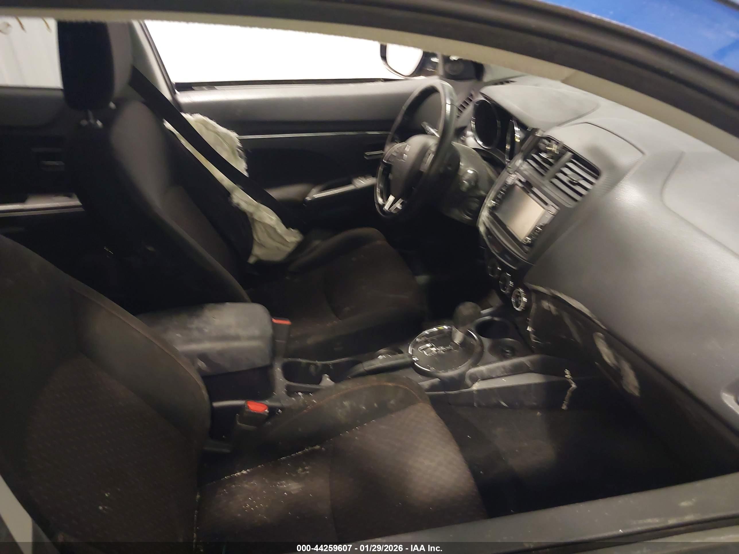 MITSUBISHI OUTLANDER image 5