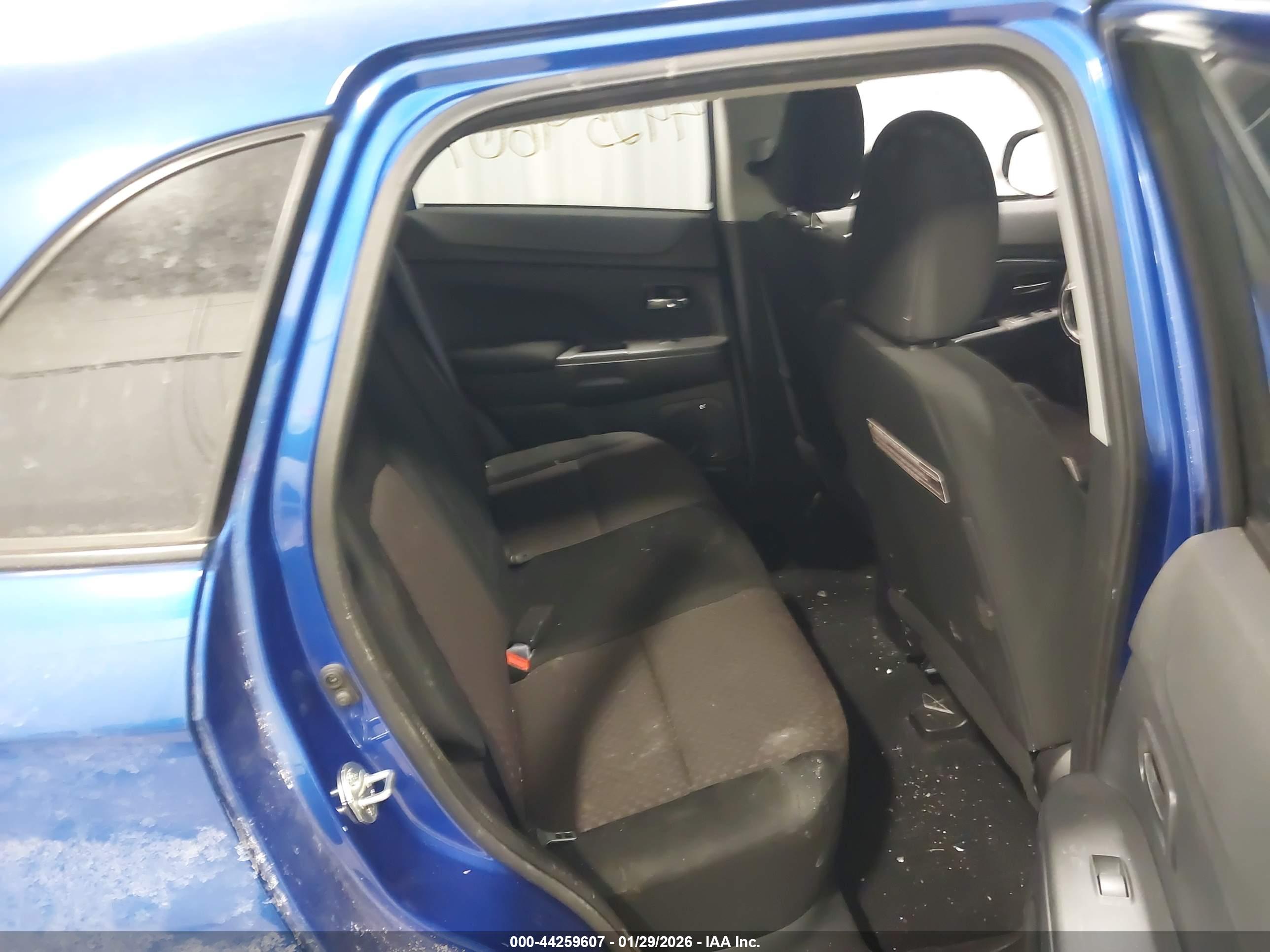 MITSUBISHI OUTLANDER image 8