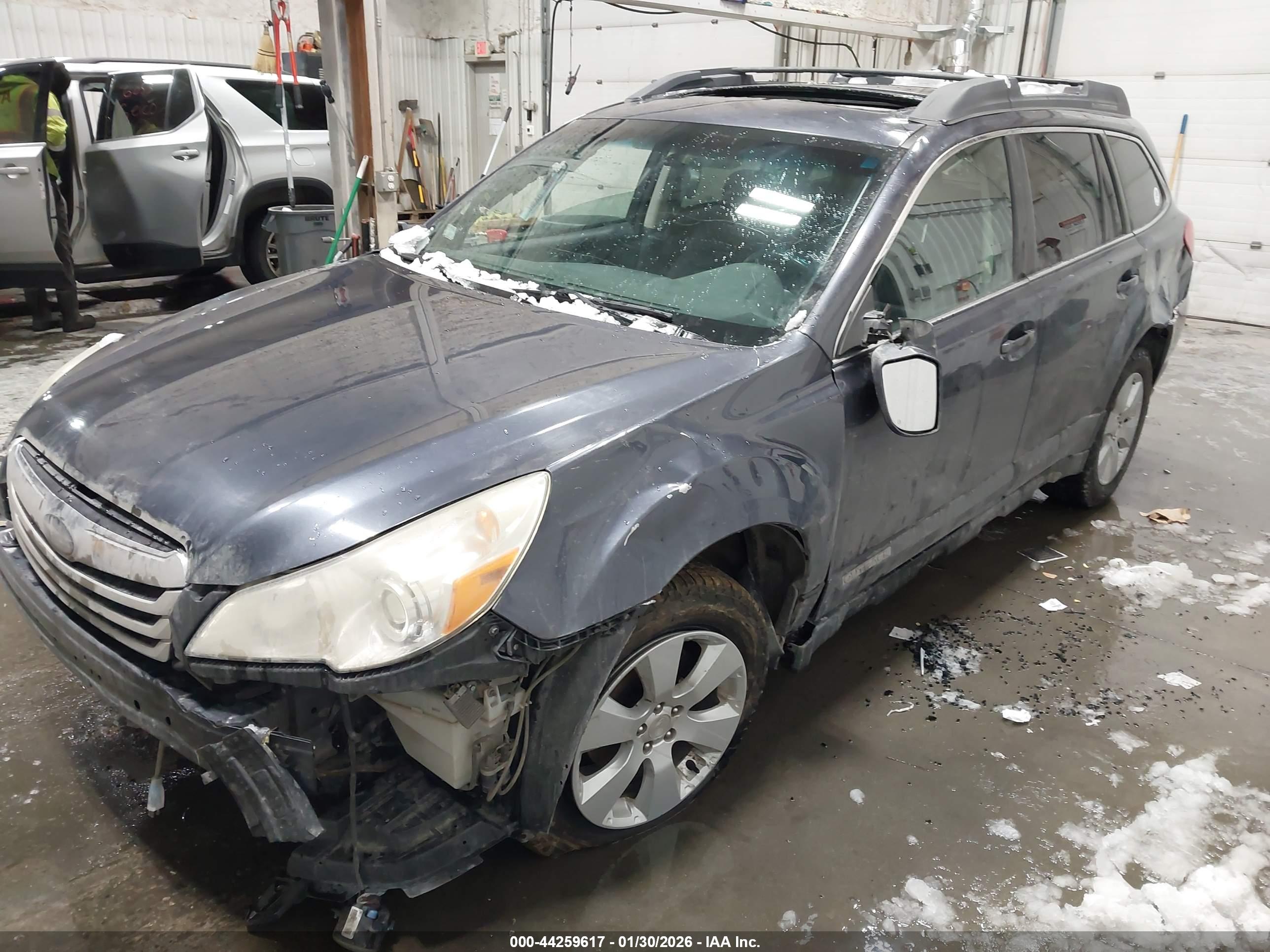 SUBARU OUTBACK image 2