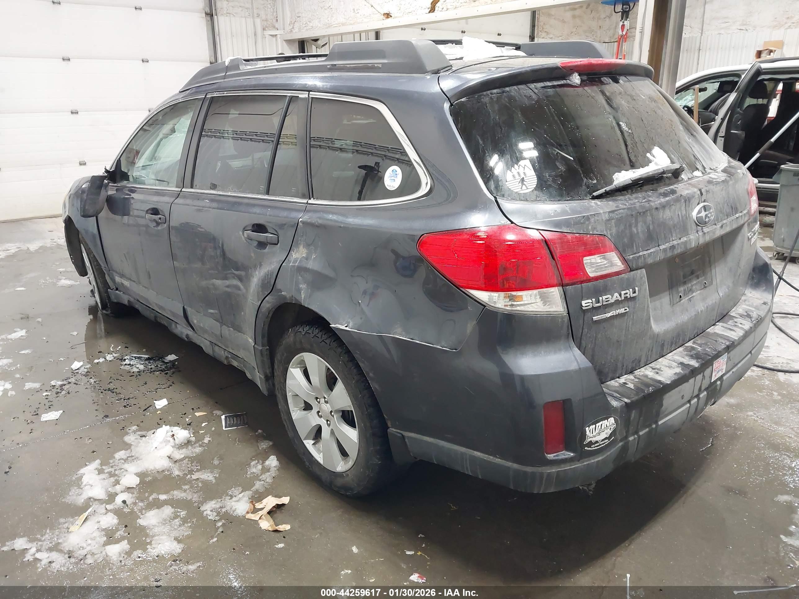 SUBARU OUTBACK image 3