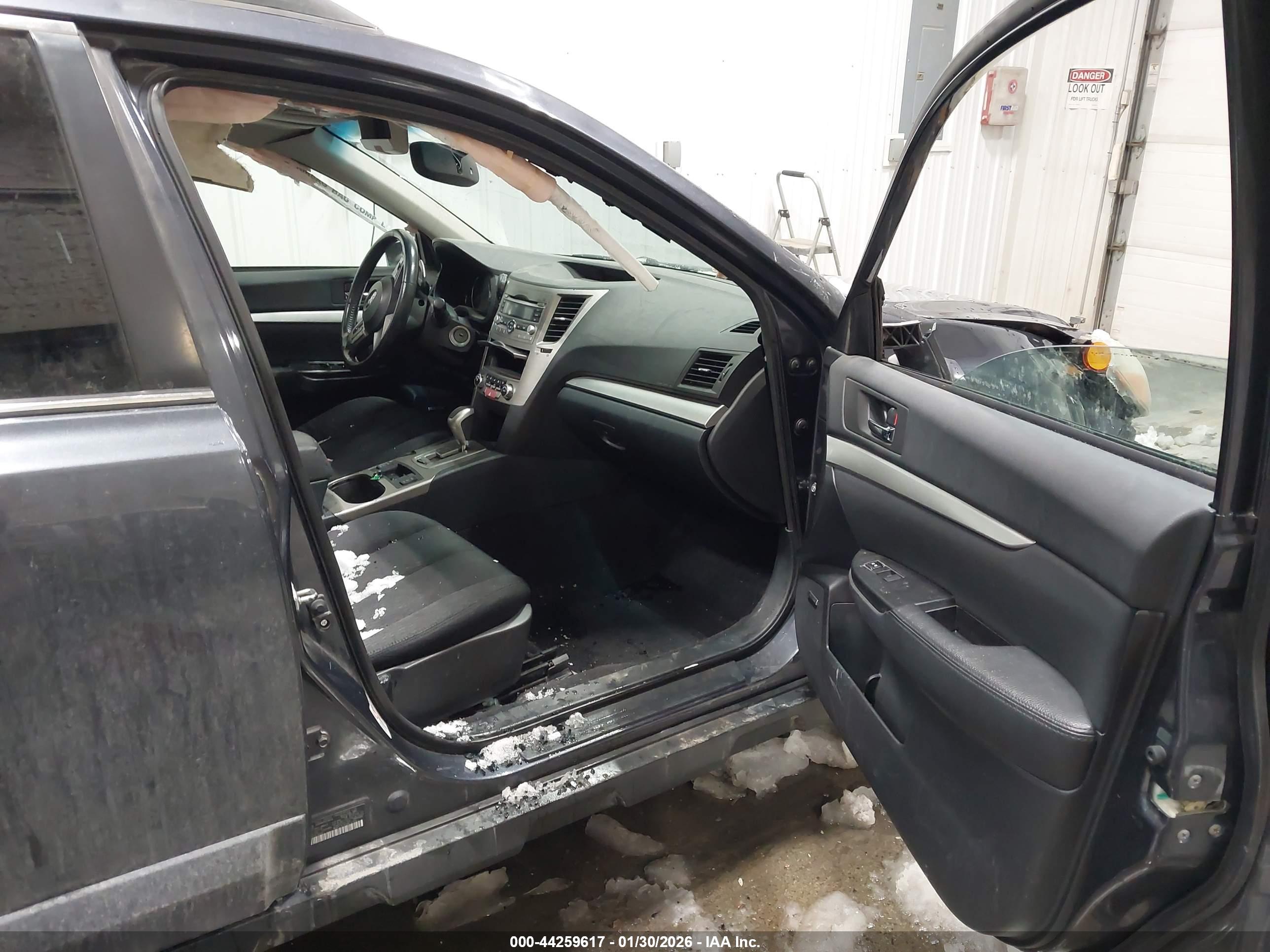 SUBARU OUTBACK image 5