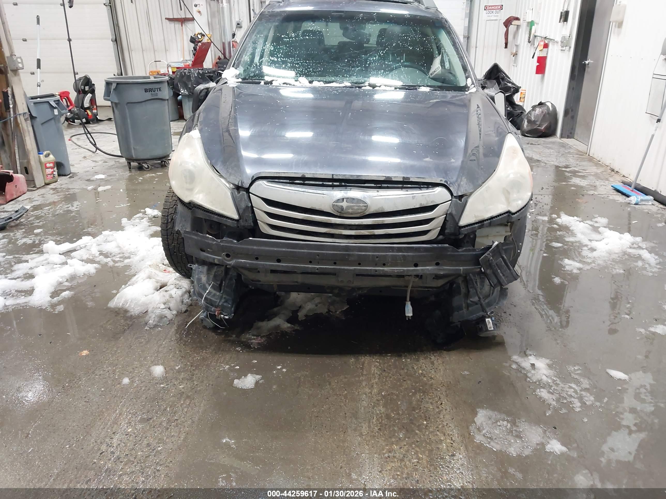 SUBARU OUTBACK image 6