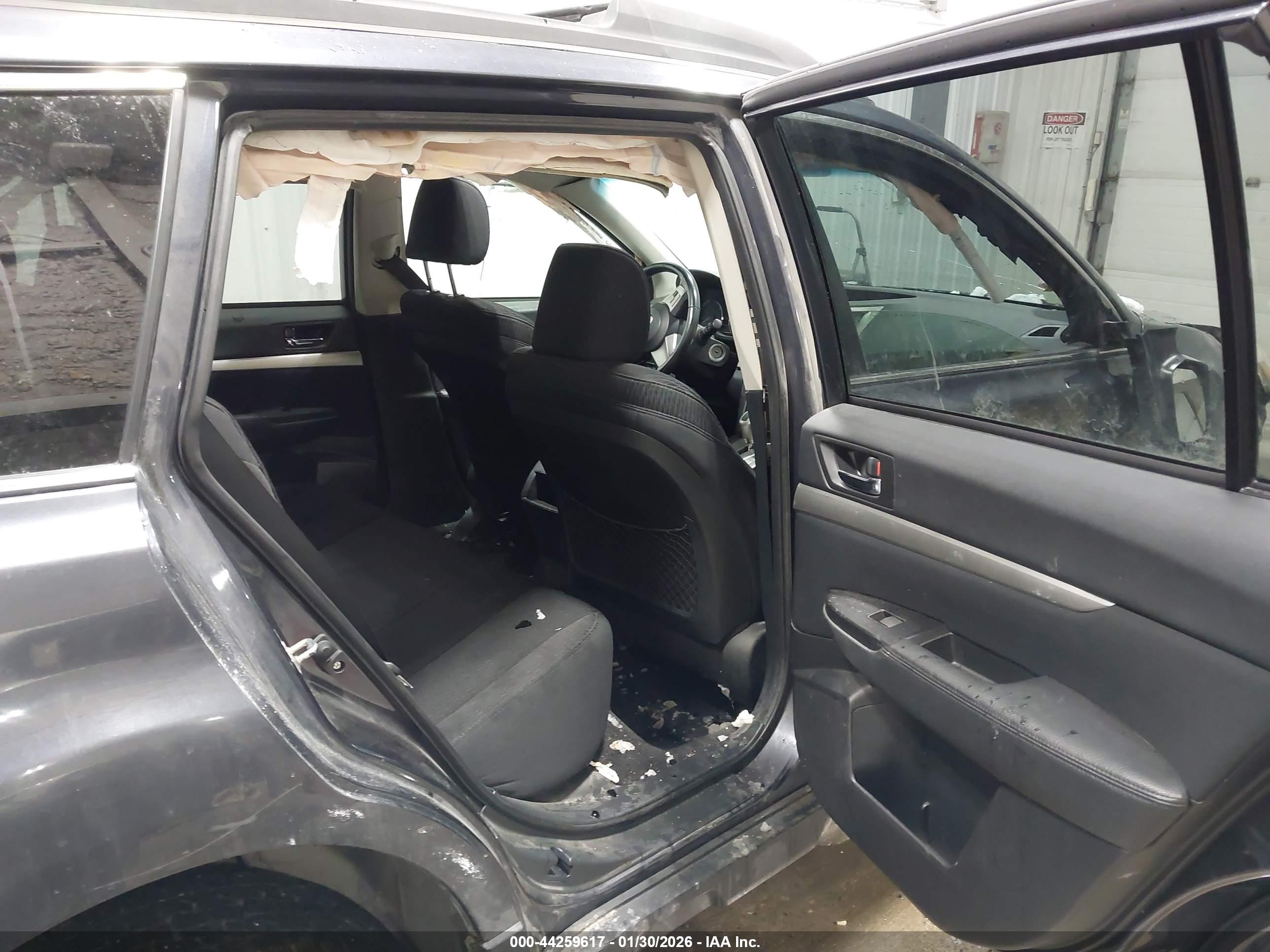 SUBARU OUTBACK image 8