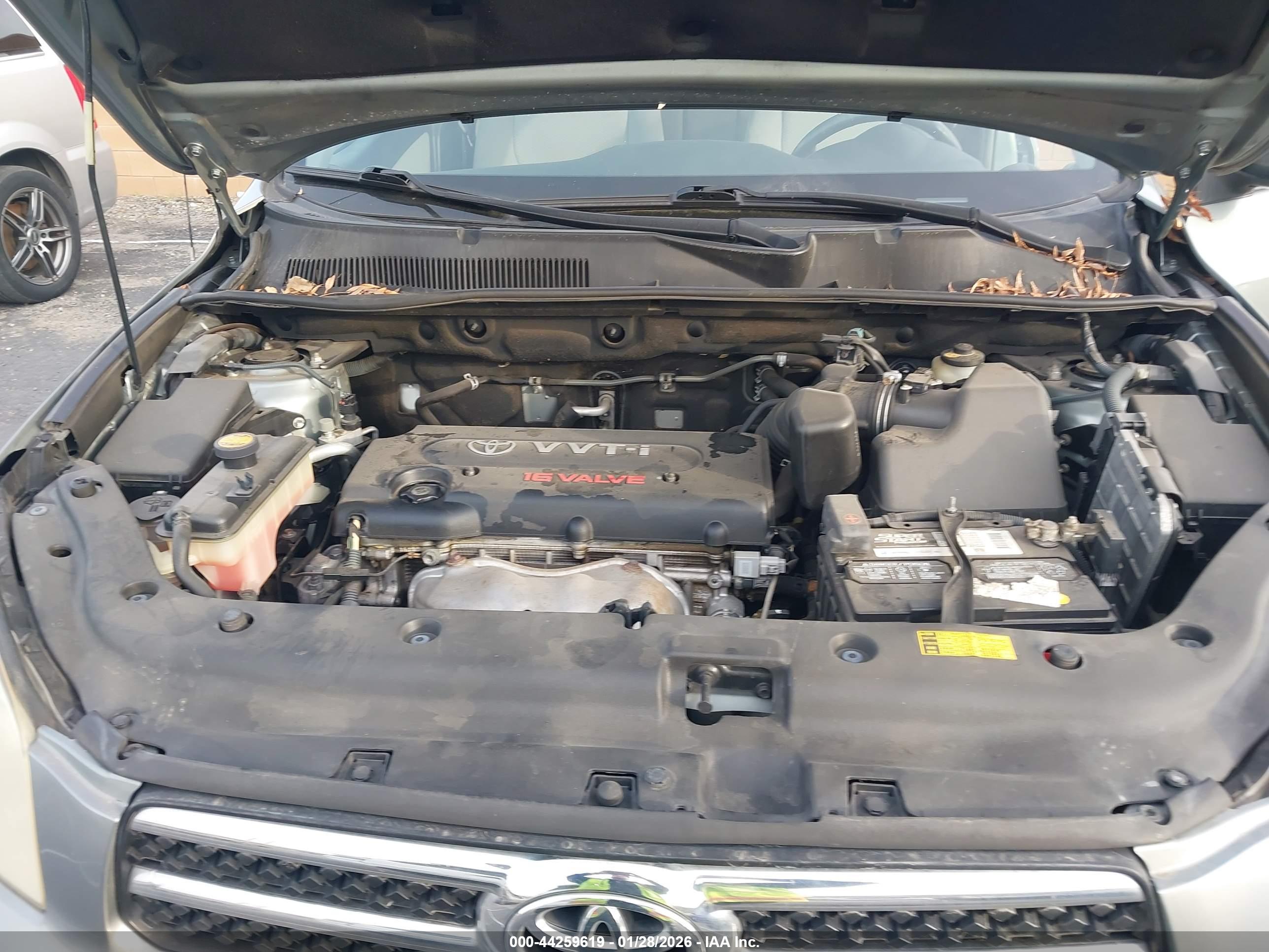 TOYOTA RAV4 image 10
