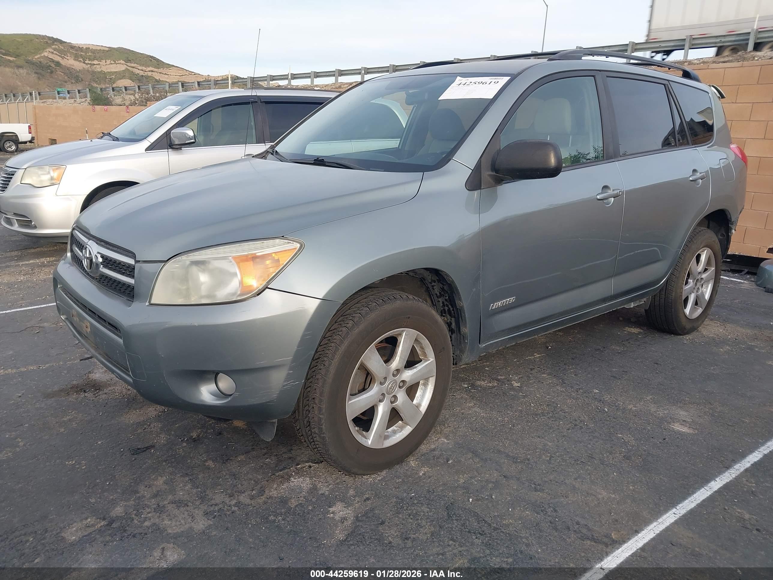 TOYOTA RAV4 image 2