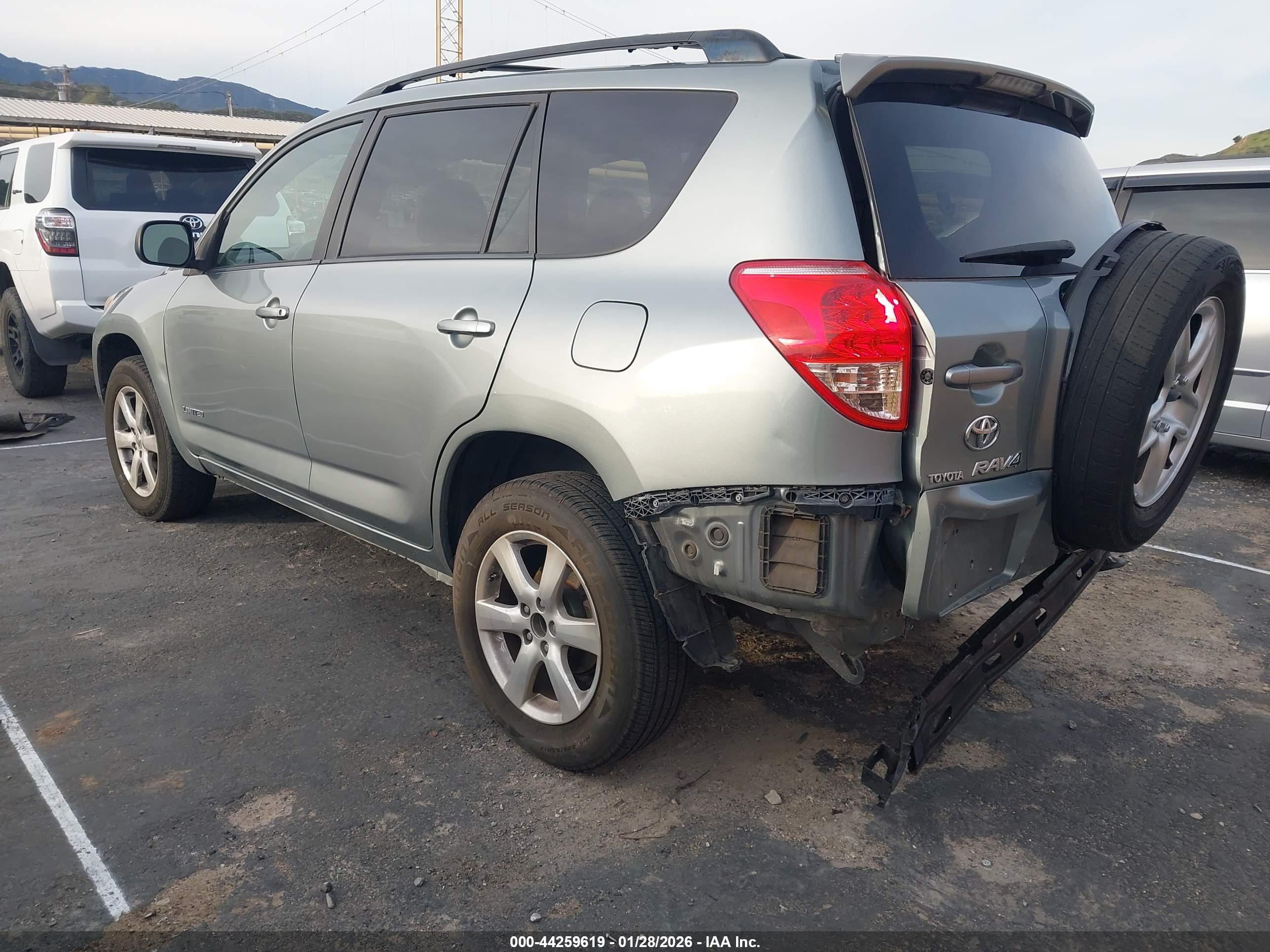 TOYOTA RAV4 image 3