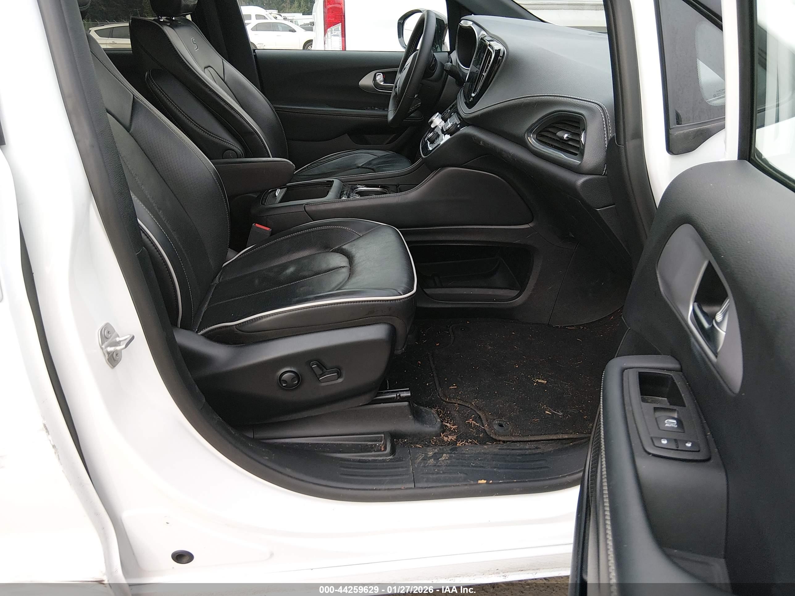 CHRYSLER PACIFICA image 5