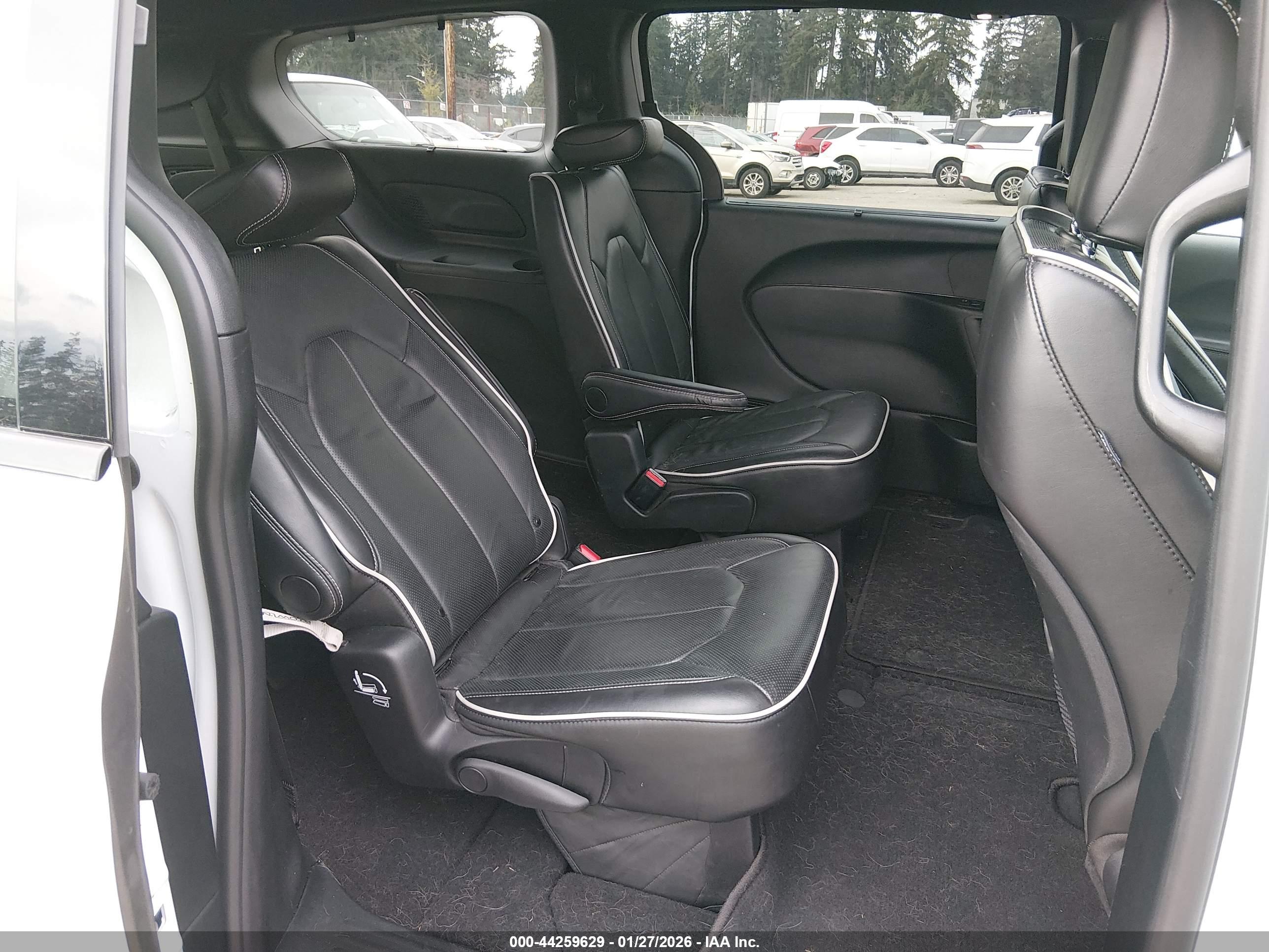 CHRYSLER PACIFICA image 8