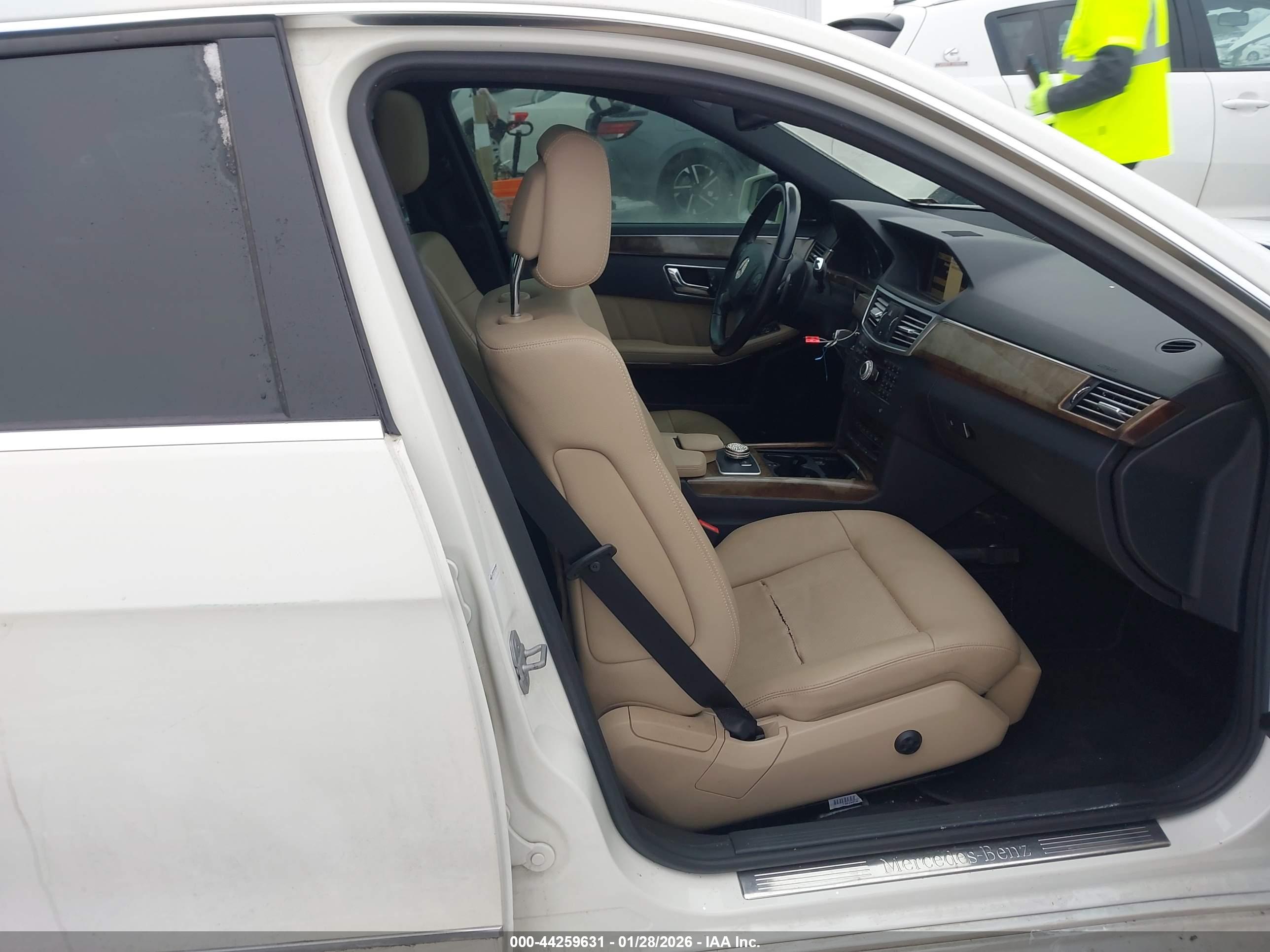 MERCEDES-BENZ E image 5