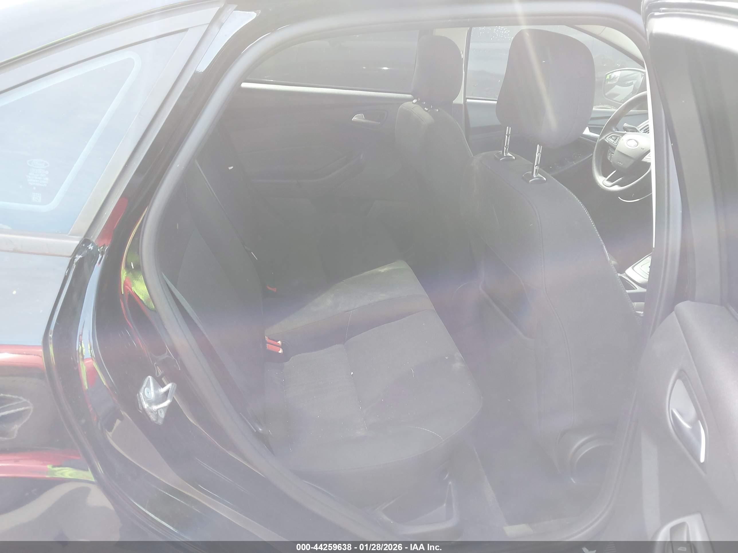 FORD FOCUS image 8