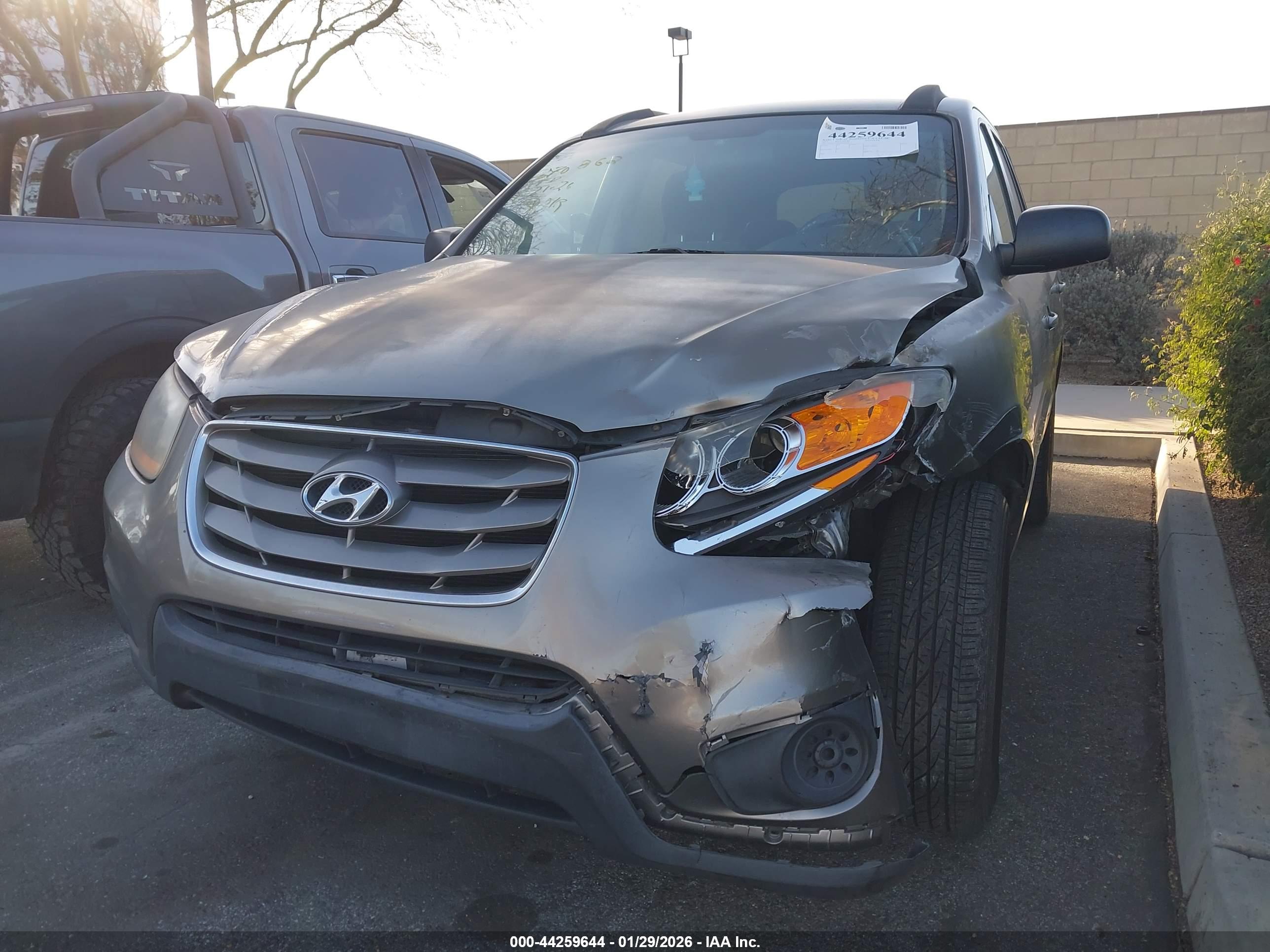 HYUNDAI SANTA image 6