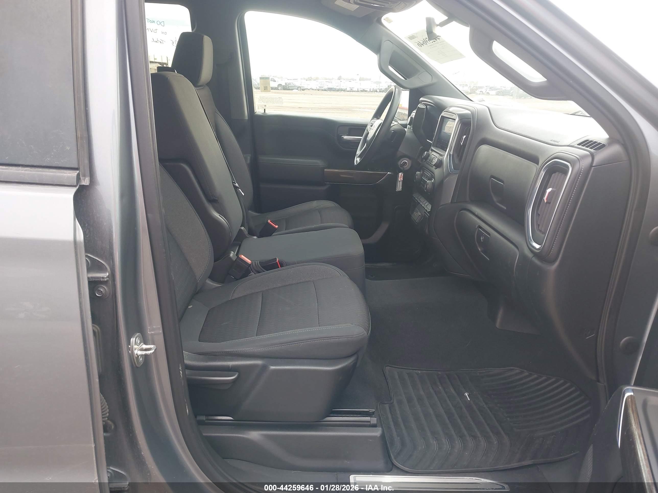 CHEVROLET SILVERADO image 5