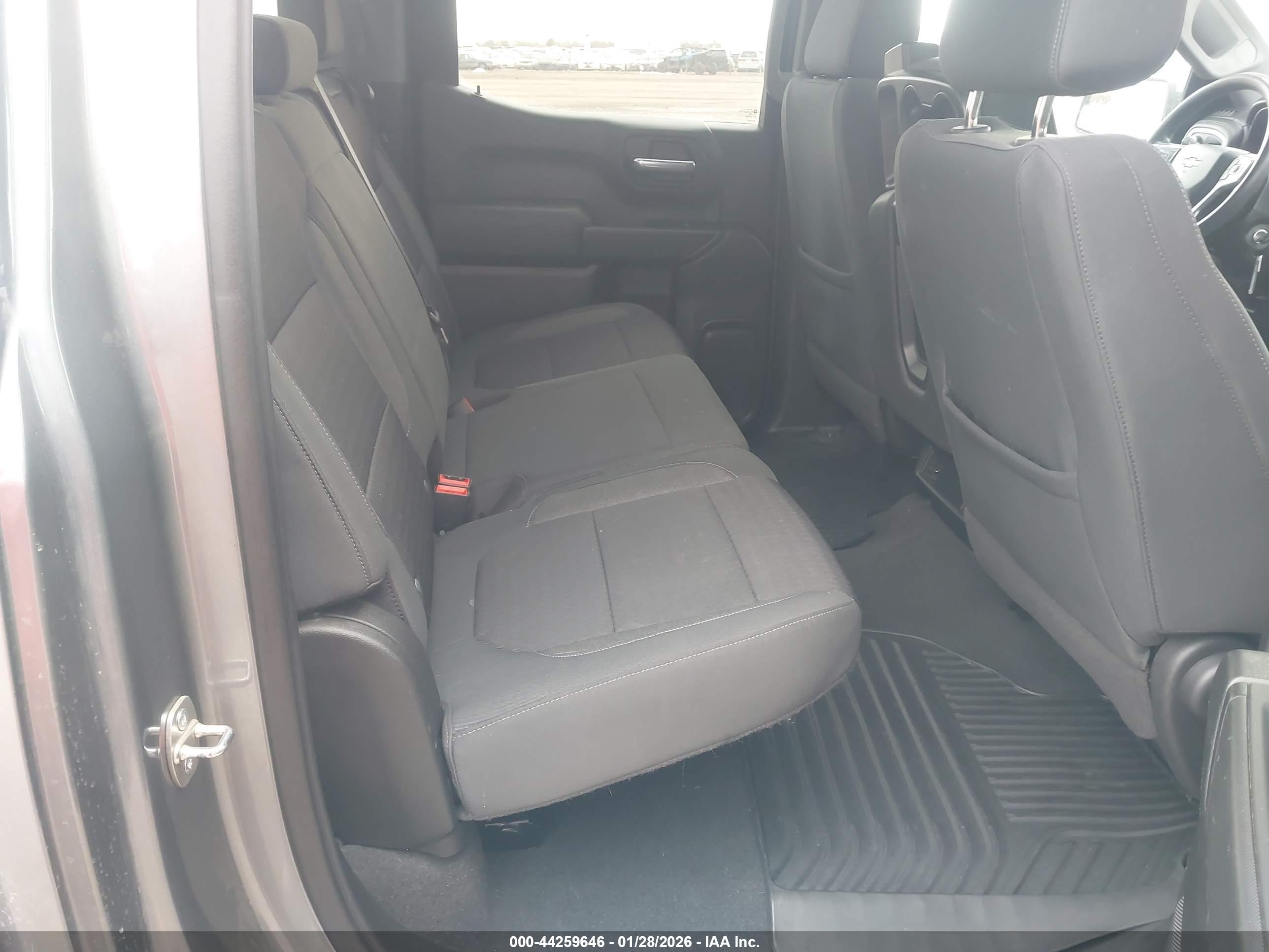 CHEVROLET SILVERADO image 8