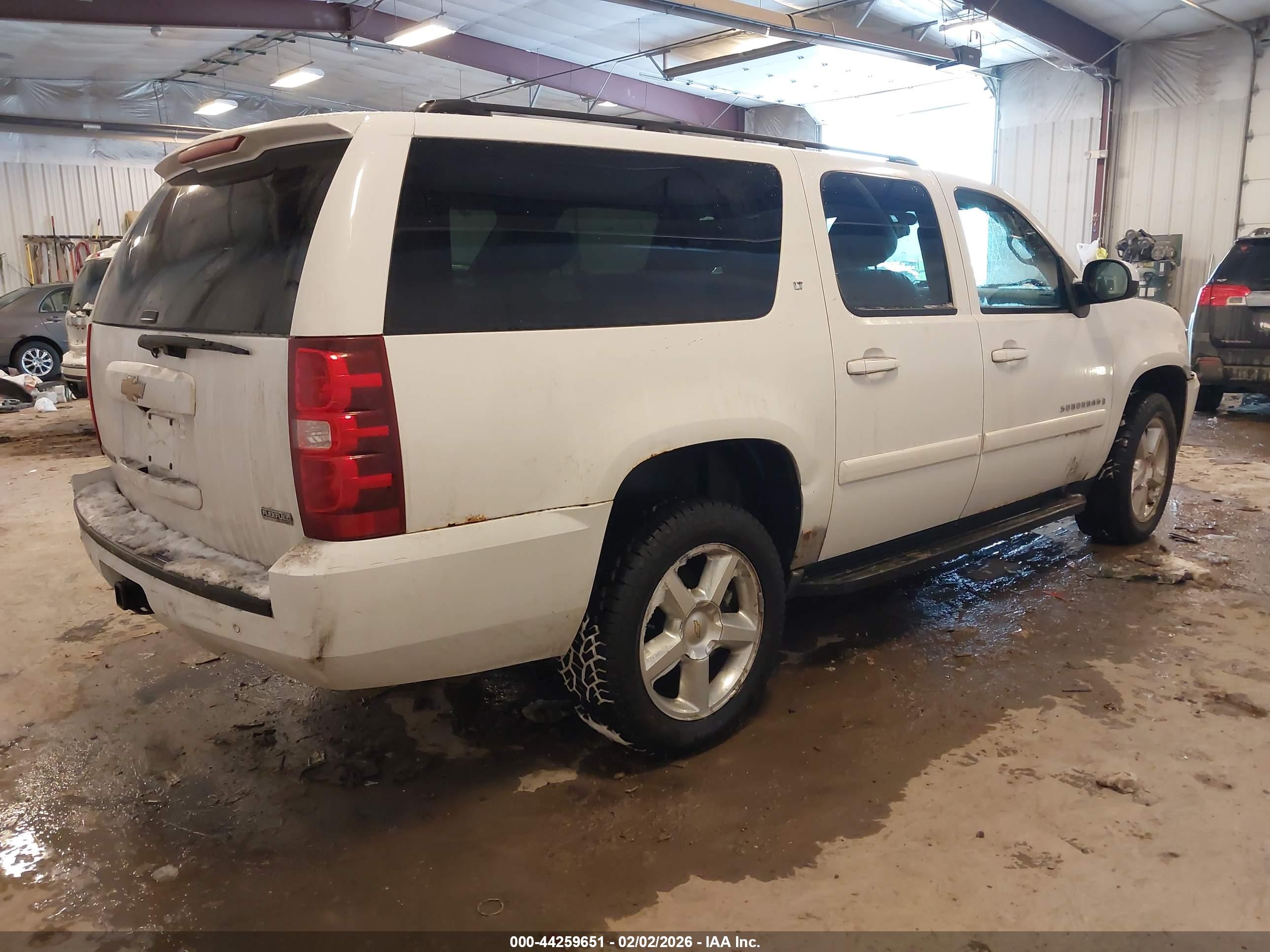 CHEVROLET SUBURBAN image 4