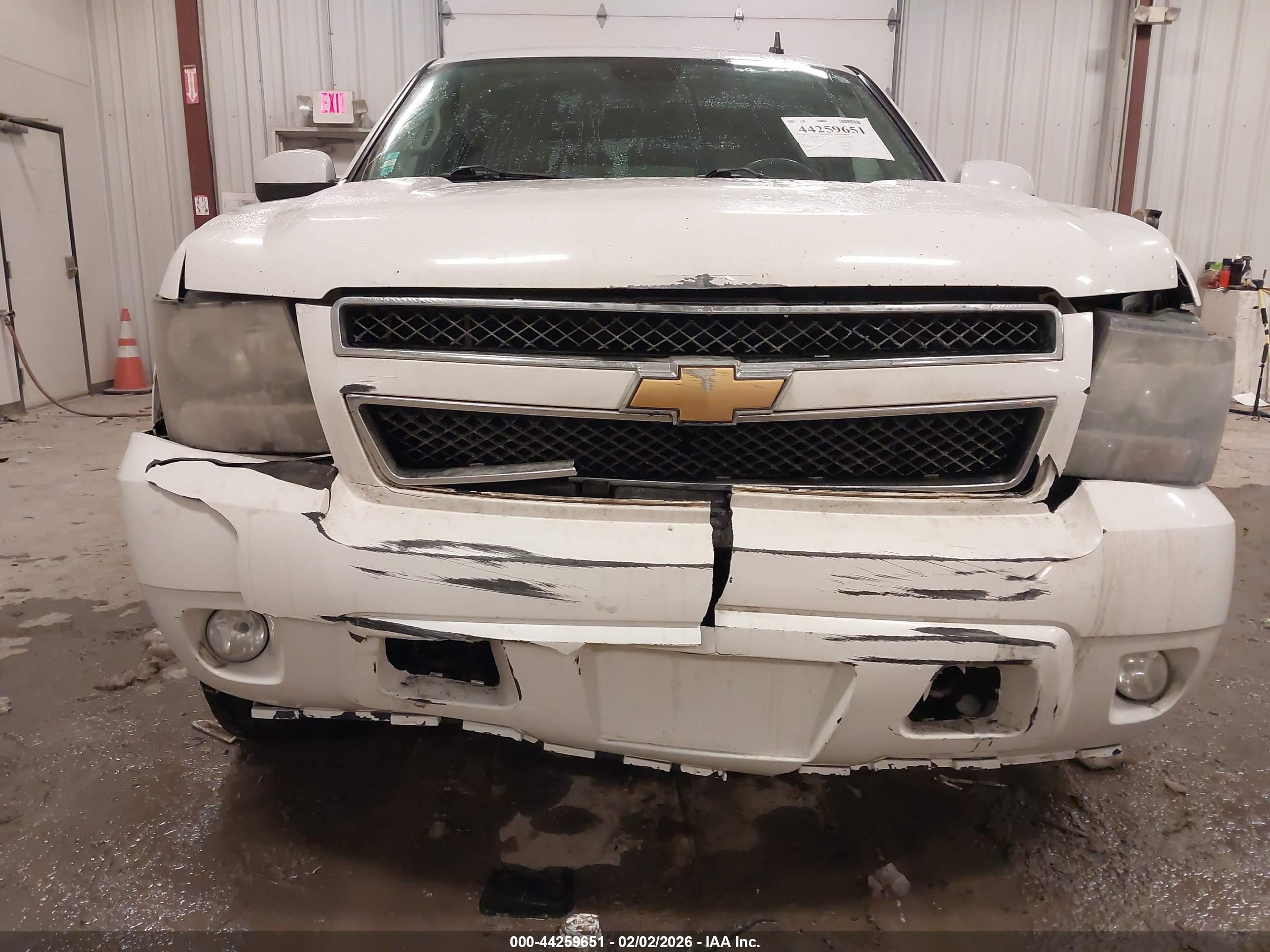 CHEVROLET SUBURBAN image 6