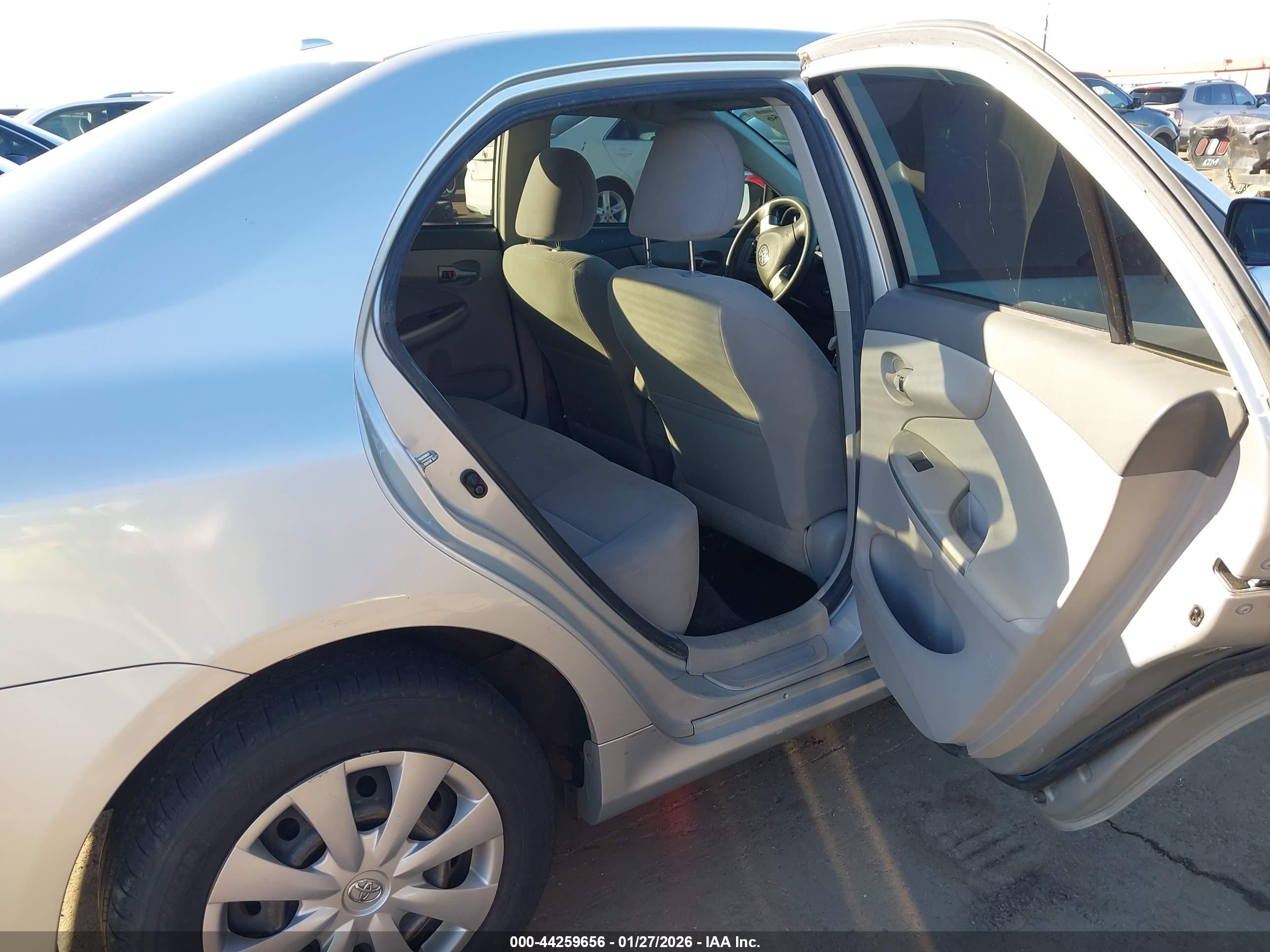 TOYOTA COROLLA image 8