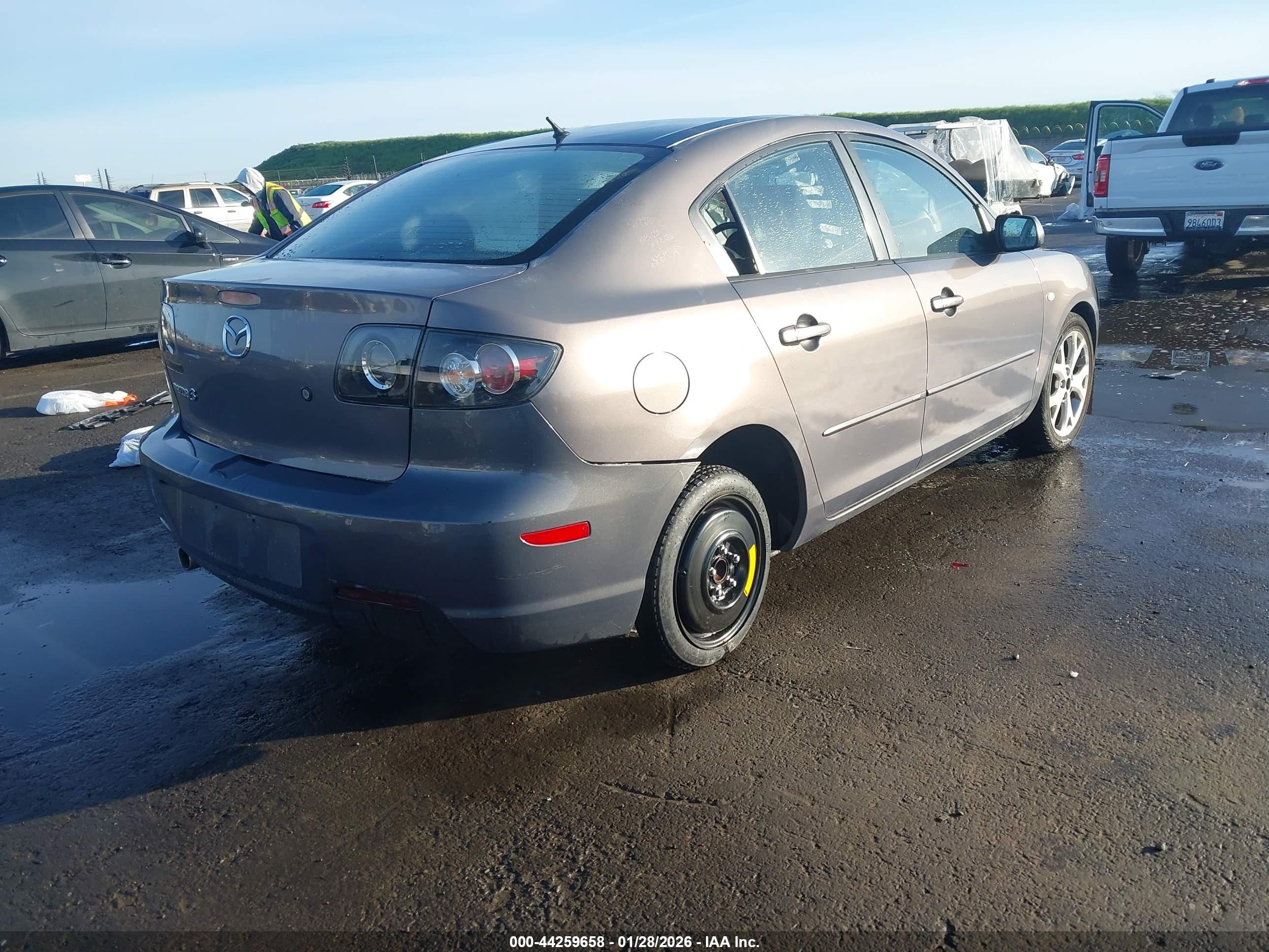 MAZDA MAZDA3 image 4