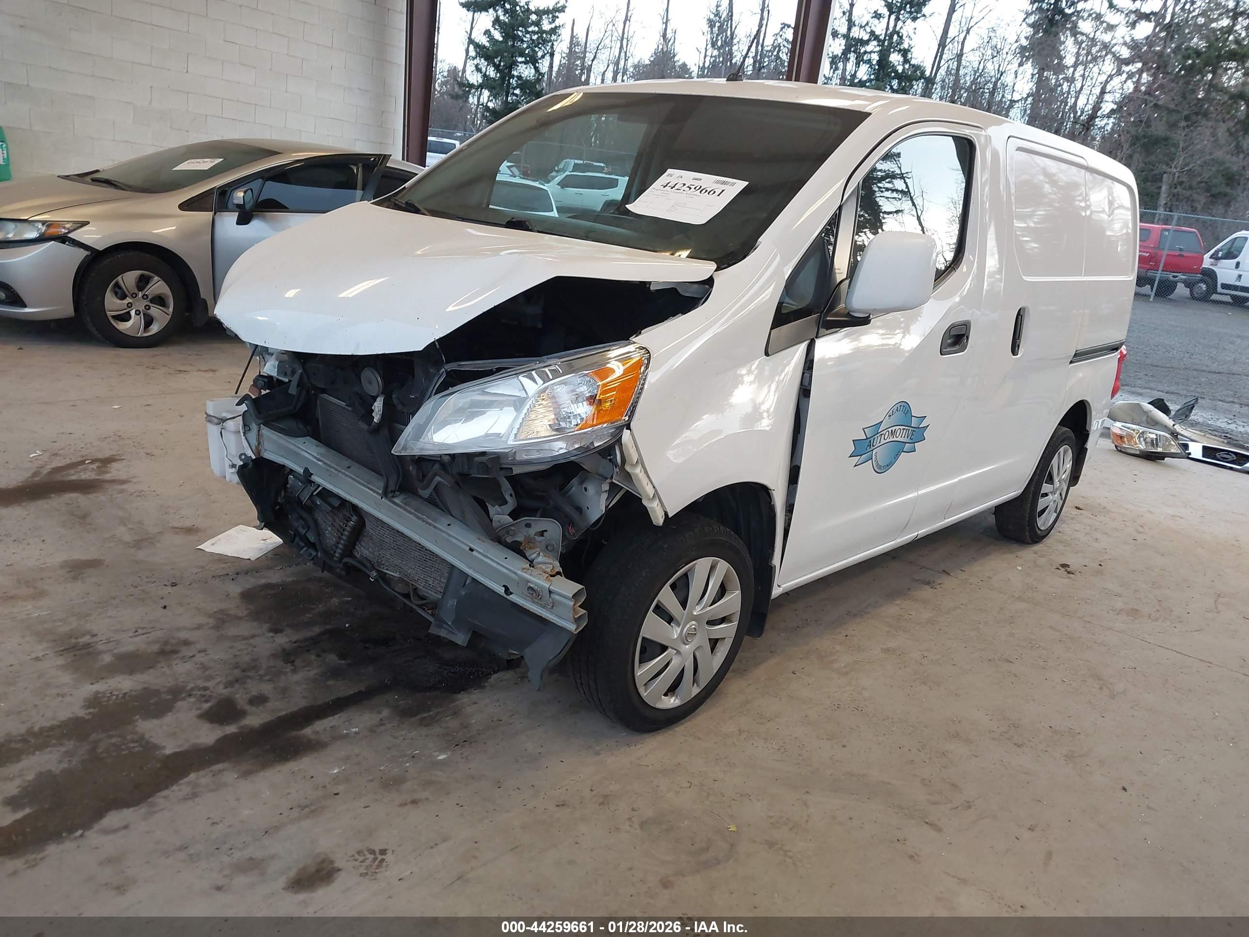 NISSAN NV200 image 2