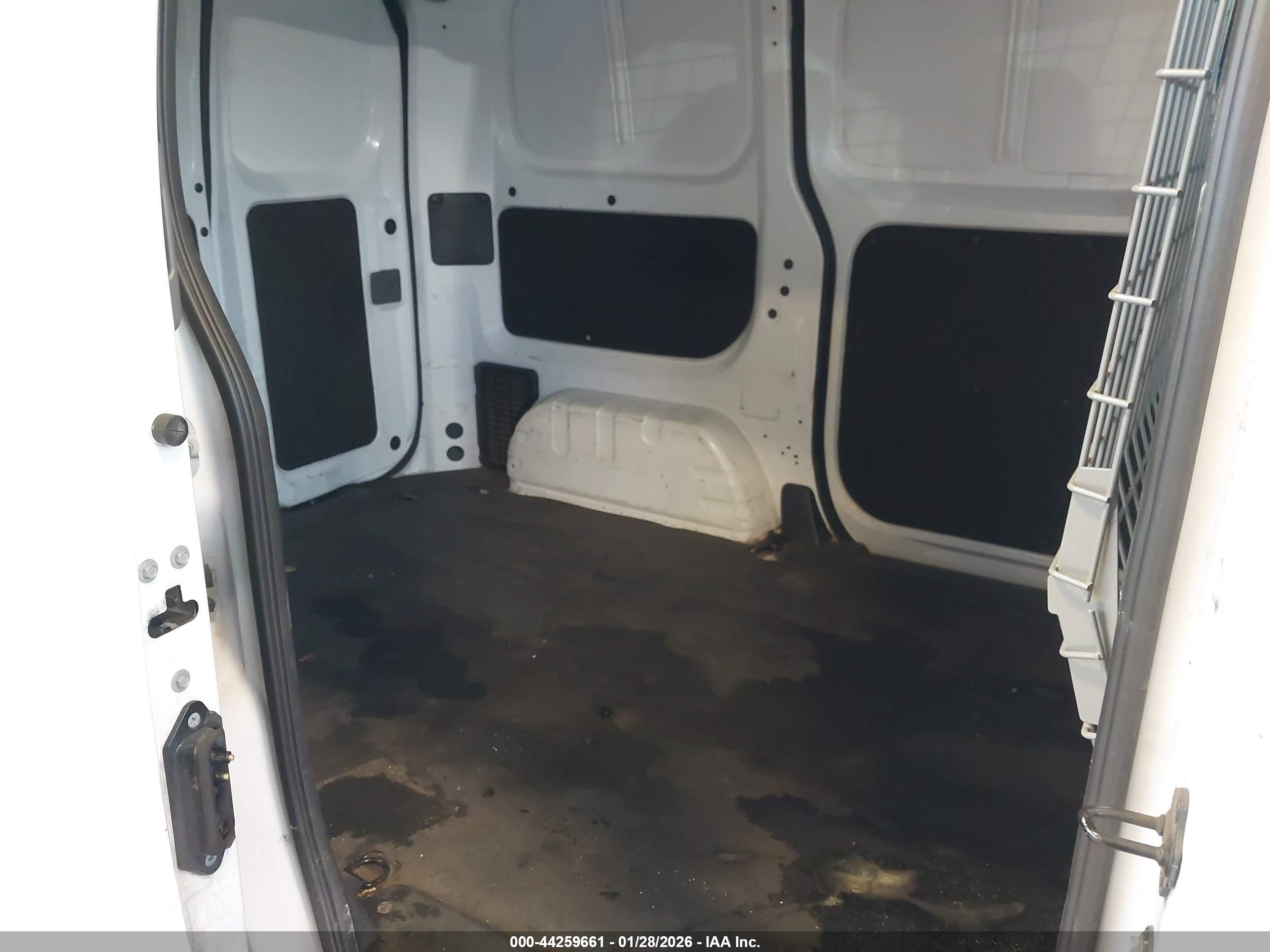 NISSAN NV200 image 8