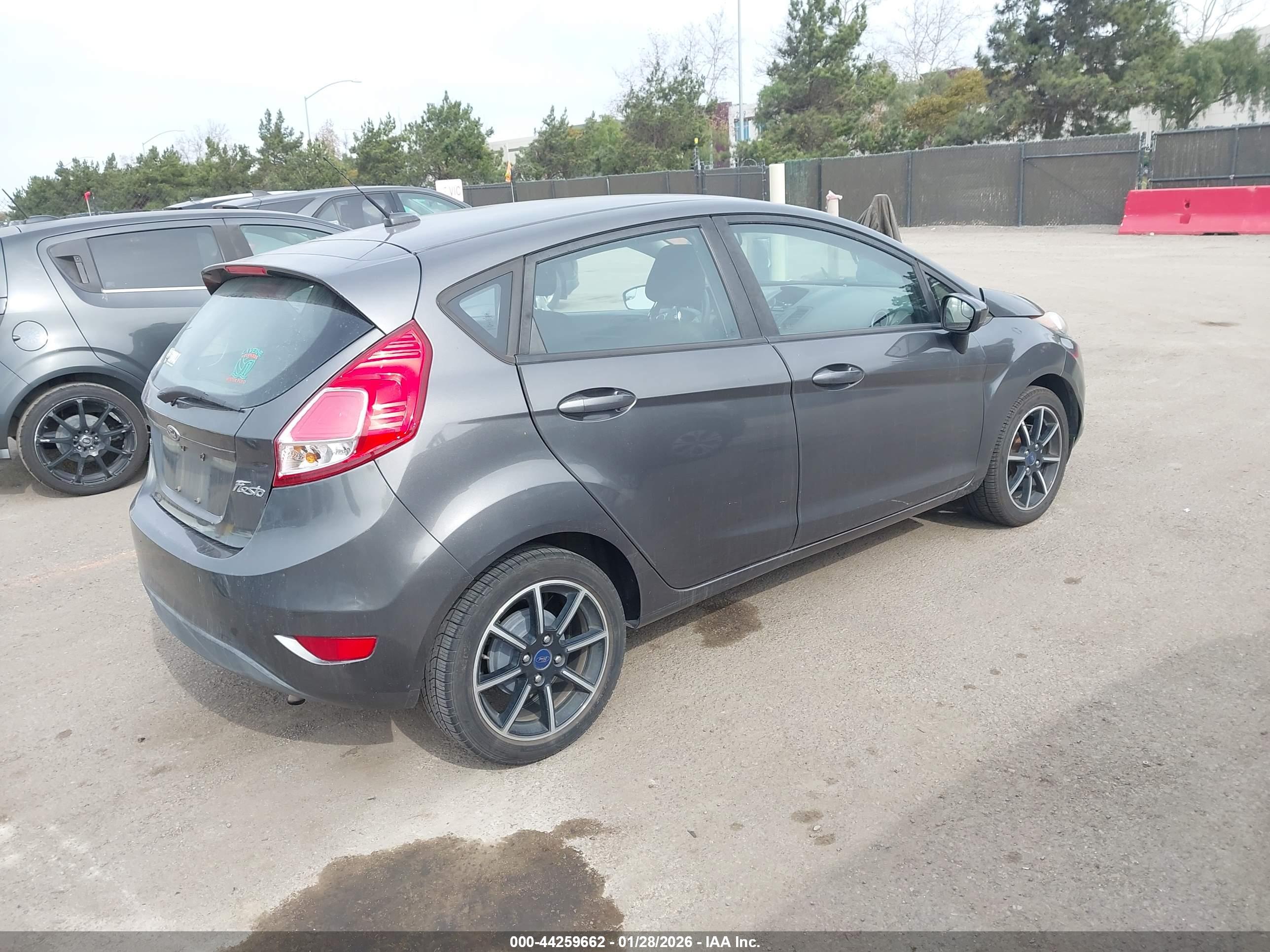 FORD FIESTA image 4